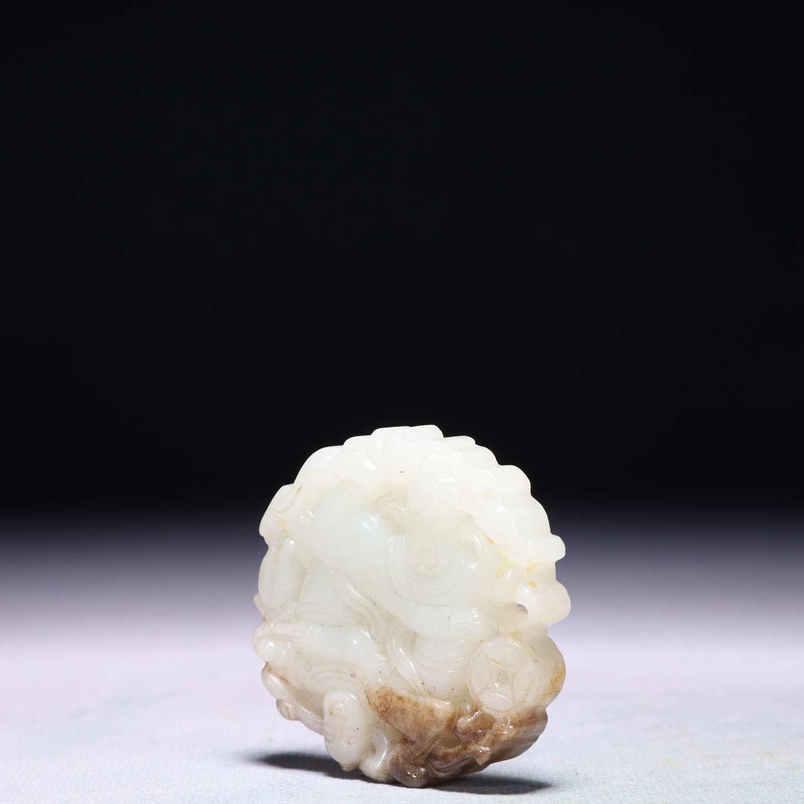 An Exquisite White Jade Figure Pattern Pendant - 2