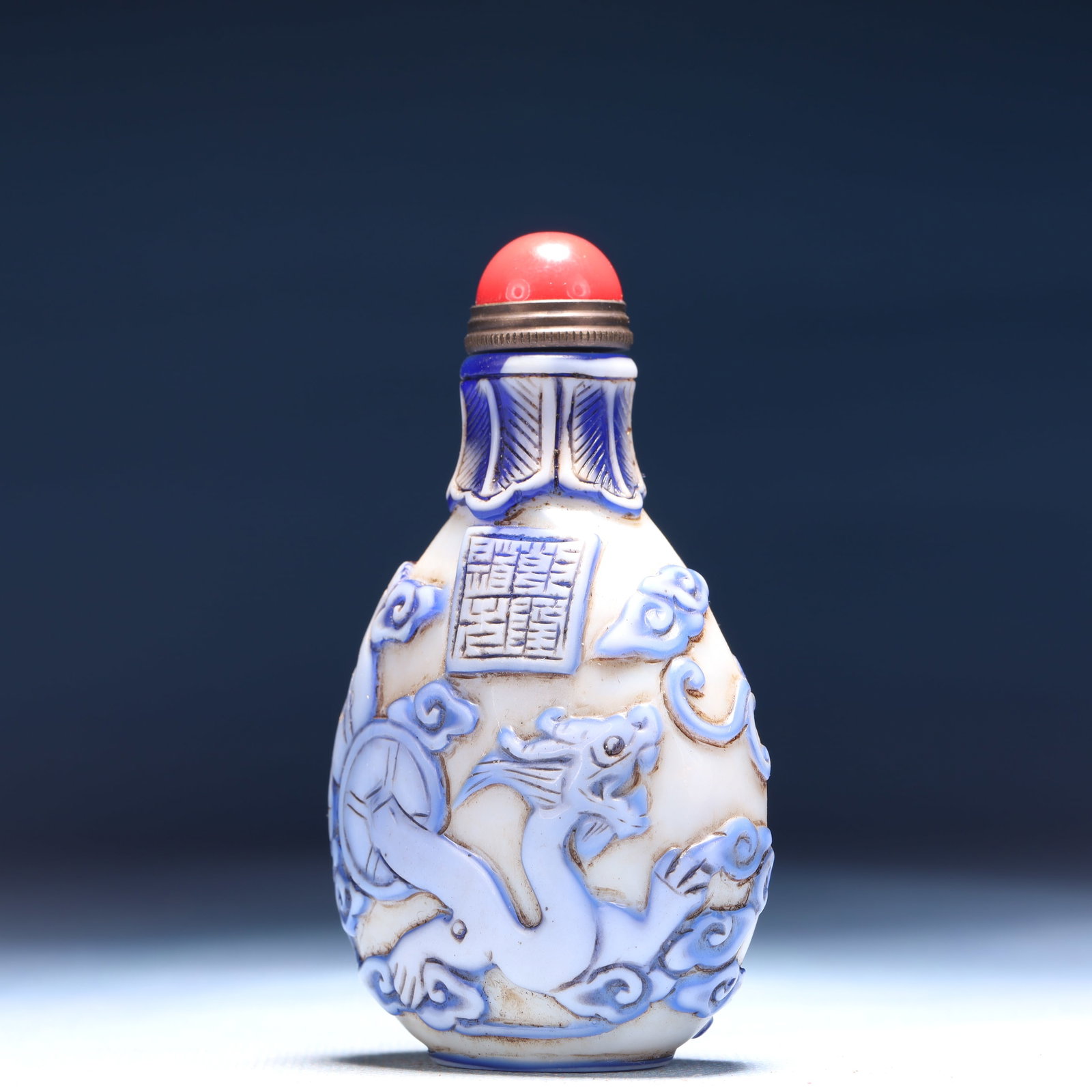 An Exquisite Glass Auspicious Beast Pattern Snuff Bottle - 5