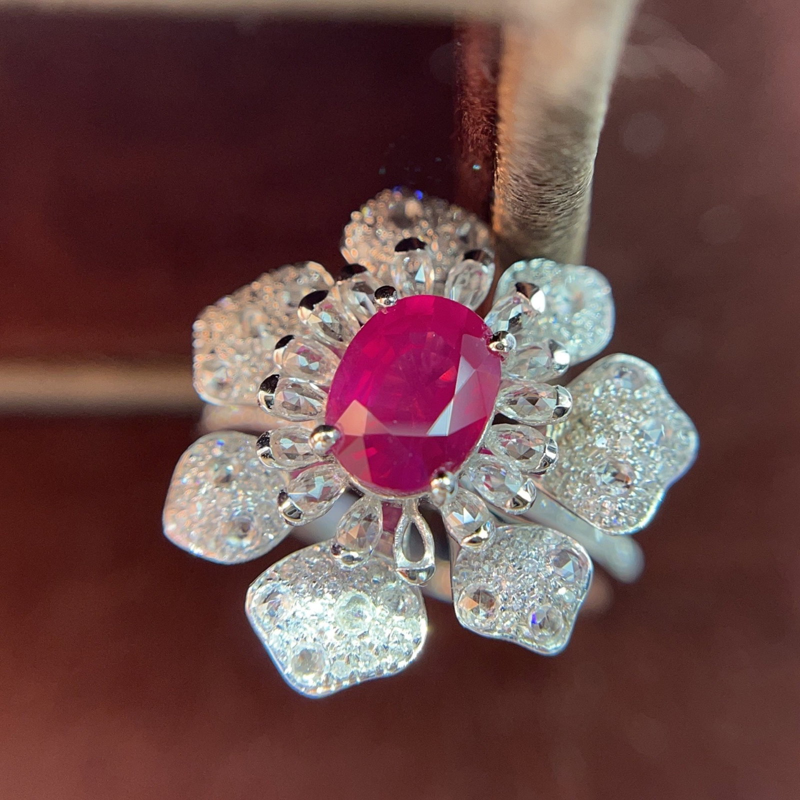 A Exquisite 18k Gold Inlaid 1.15ct Natural Ruby Ring,Inlaid Diamond: A Exquisite 18k Gold Inlaid 1.15ct Natural Ruby Ring,Inlaid Diamond,Total Weight:4.68g 18k金镶 1.15ct 天然红宝石戒指,嵌钻石