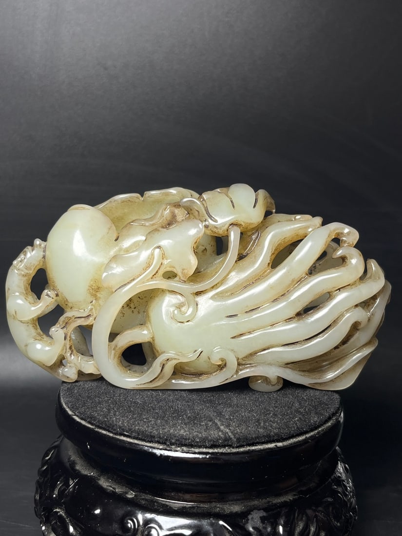 An Exquisite White Jade Bergamot Ornament: An Exquisite White Jade Bergamot Ornament,Qing Dynasty,China,Size:119mmx65mmx38mm,Weight:236g 白玉佛手摆件,中国清代