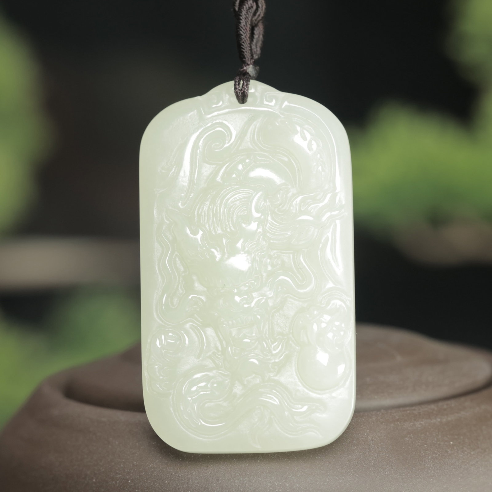 An Exquisite White Jade Dragon Pattern Pendant: An Exquisite White Jade Dragon Pattern Pendant 白玉龙纹吊坠