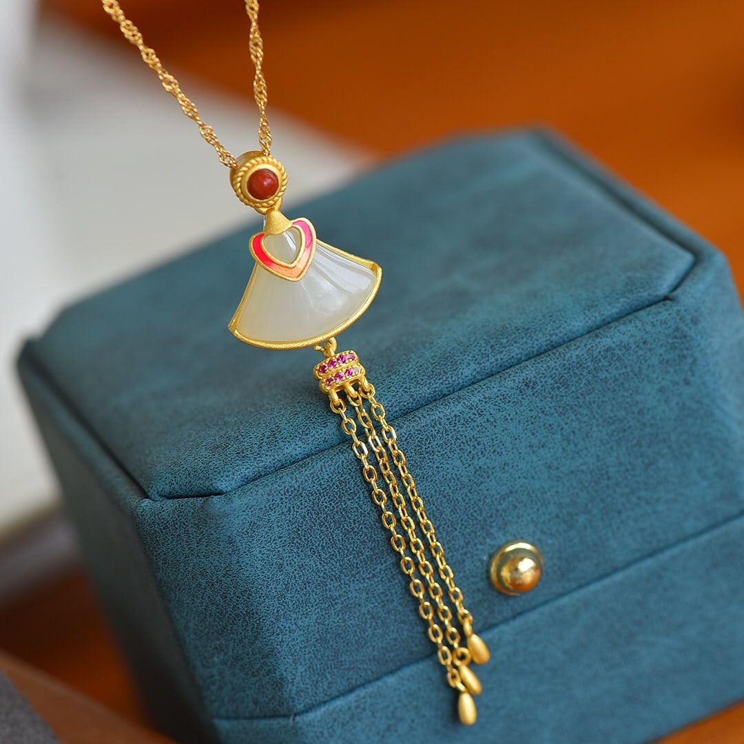 An Exquisite Sterling Silver-Gold Plated Inlaid White Jade Necklace,Inlaid Gems: An Exquisite Sterling Silver-Gold Plated Inlaid White Jade Necklace,Inlaid Gems,Size:13mmx15mm 纯银镀金镶白玉项链,嵌宝石