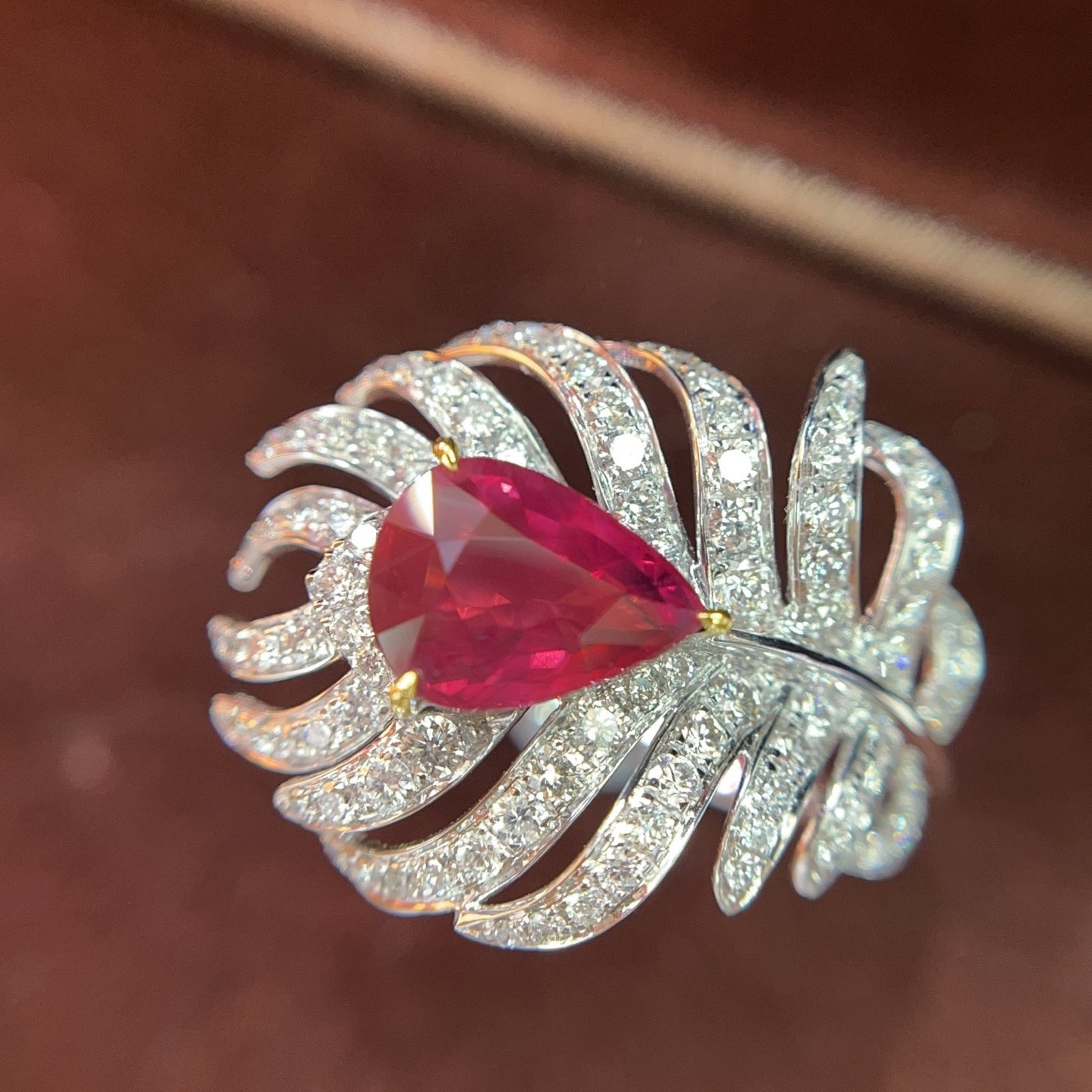 A Exquisite 18k Gold Inlaid 2.05ct Natural Ruby and 1.073ct Diamond Ring: A Exquisite 18k Gold Inlaid 2.05ct Natural Ruby and 1.073ct Diamond Ring,Total Weight:4.71g 18k金镶 2.05ct 天然红宝石和 1.073ct