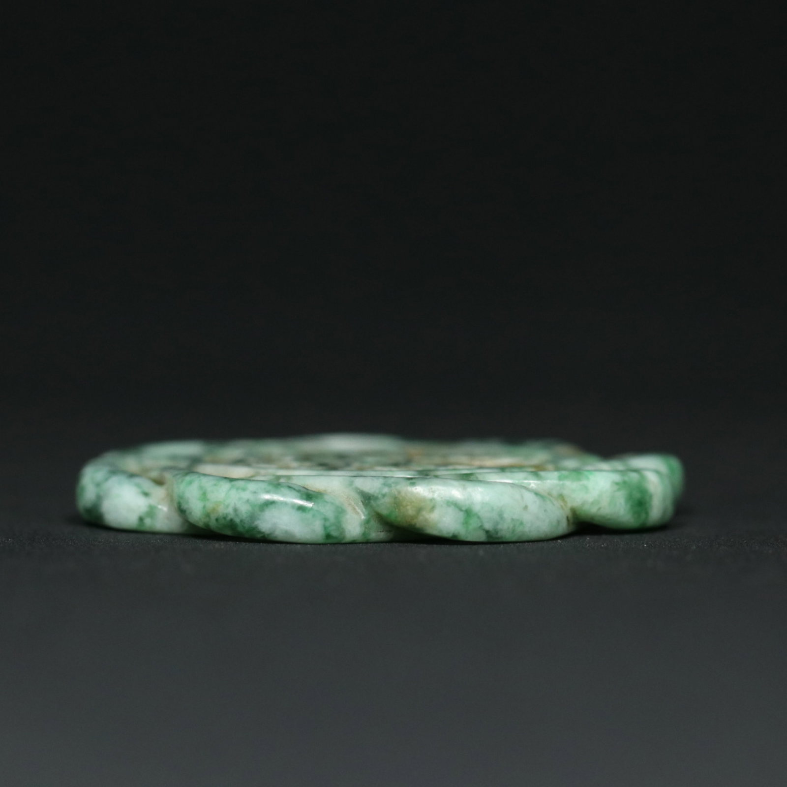 An Exquisite Jadeite Flower Pattern Pendant - 3