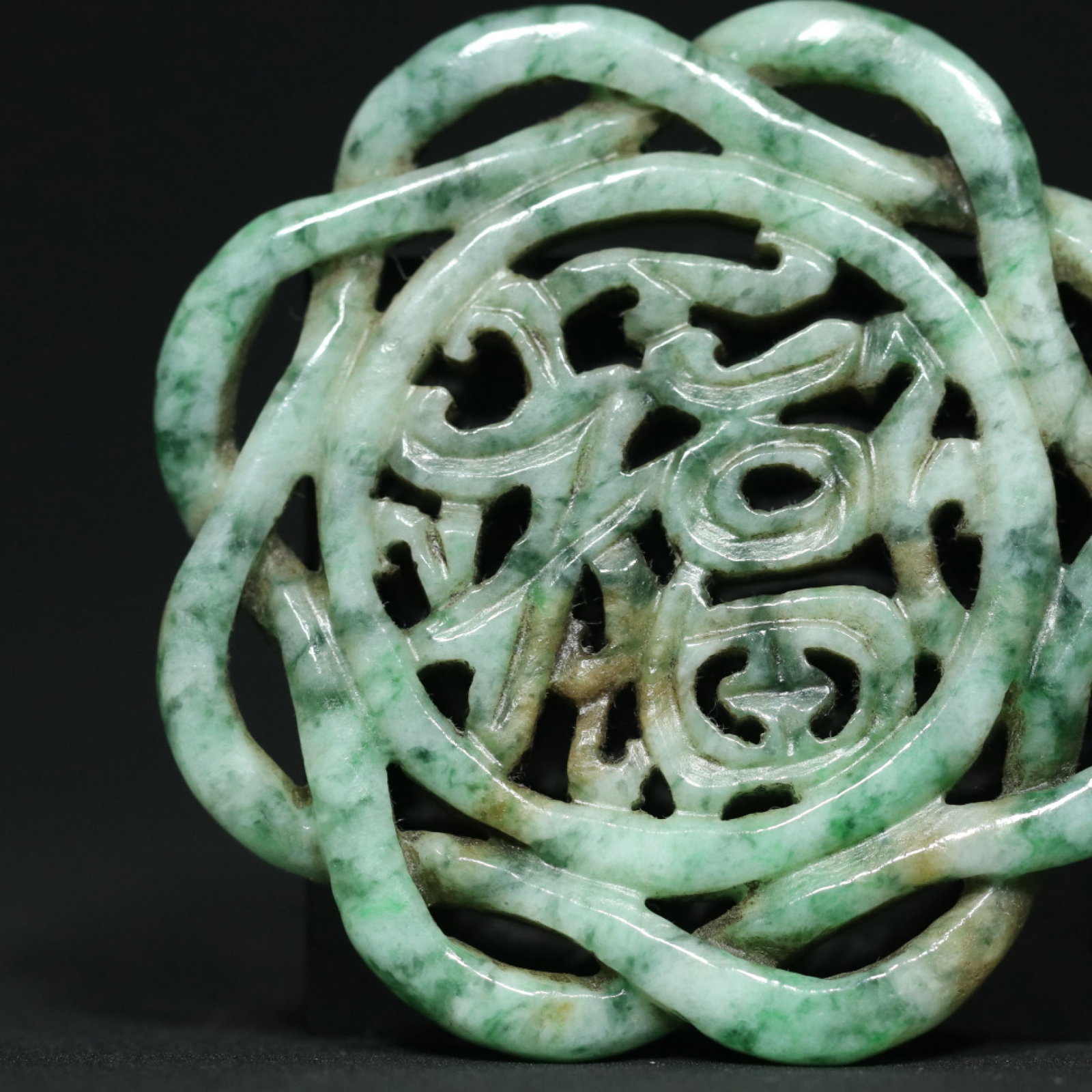 An Exquisite Jadeite Flower Pattern Pendant - 6
