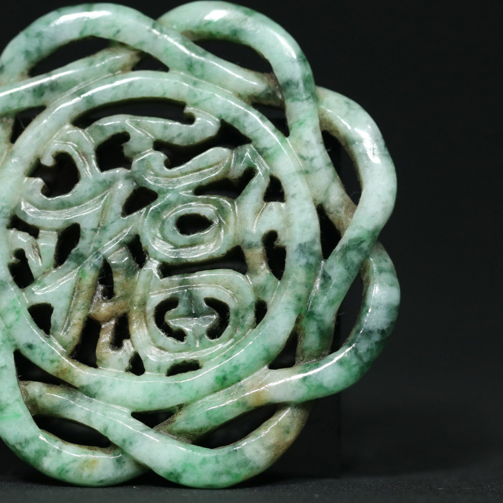 An Exquisite Jadeite Flower Pattern Pendant - 7