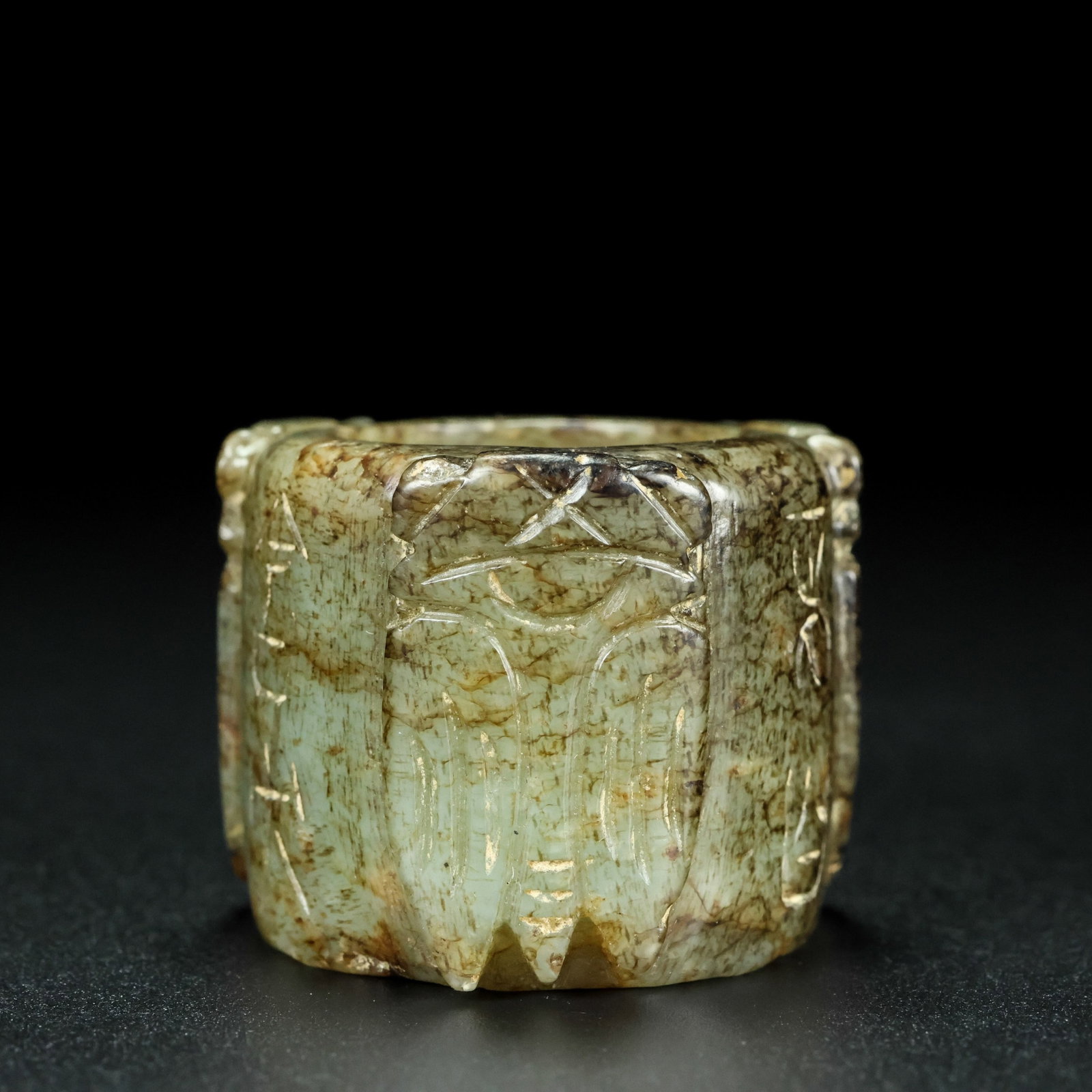 An Exquisite White Jade Cicada Pattern Ring: An Exquisite White Jade Cicada Pattern Ring,Qing Dynasty,China,Size:1.2inx1.4inx0.9in,Weight:51g 白玉蝉纹戒指,中国清代