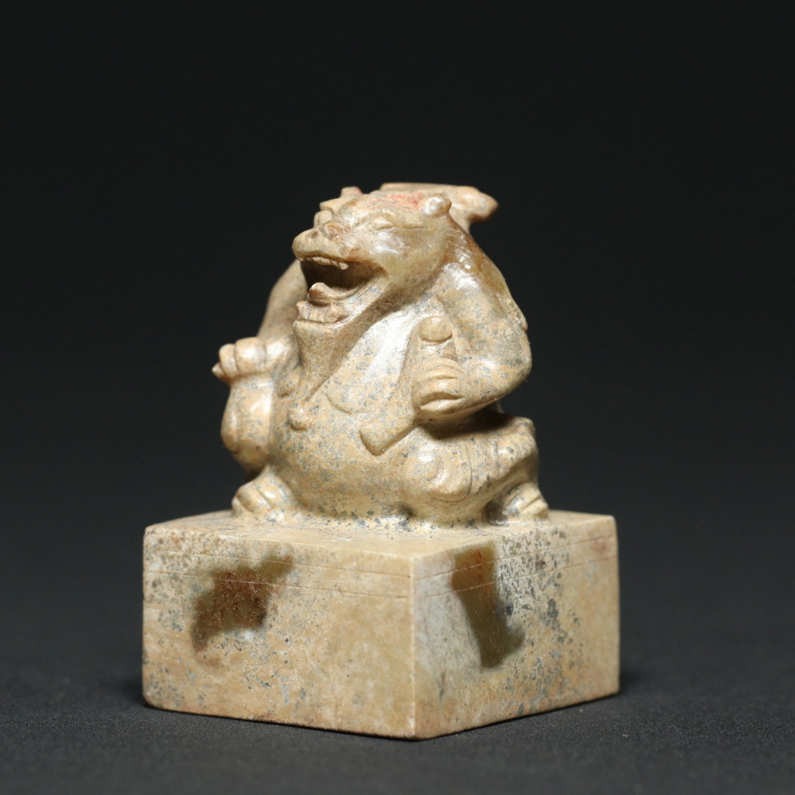 An Exquisite Archaic Jade Bear Seal: An Exquisite Archaic Jade Bear Seal,Han Dynasty,China,Size:2inx1.4inx1.3in,Weight:95.3g 高古玉熊印章,中国汉代