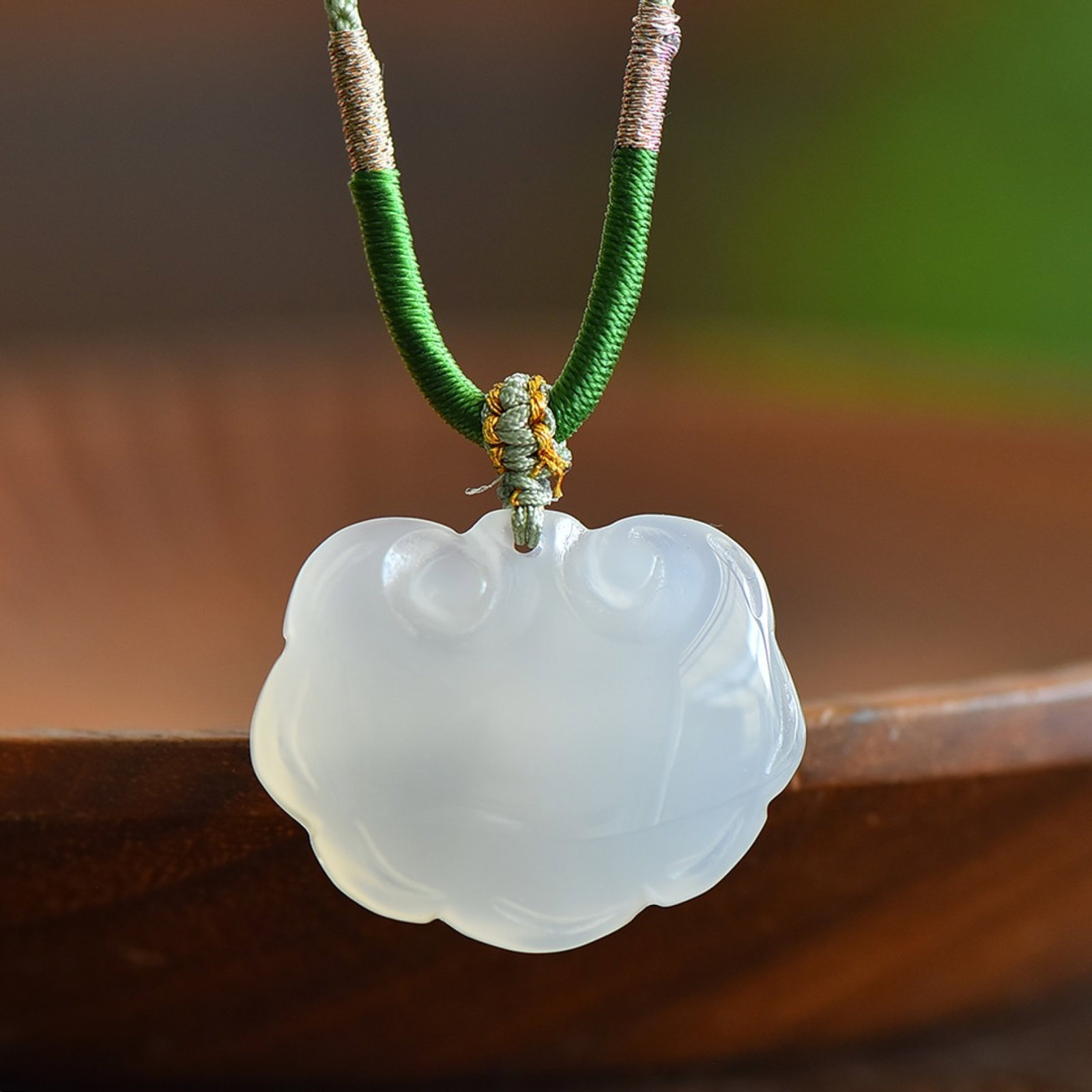 An Exquisite Jadeite Pendant - 4
