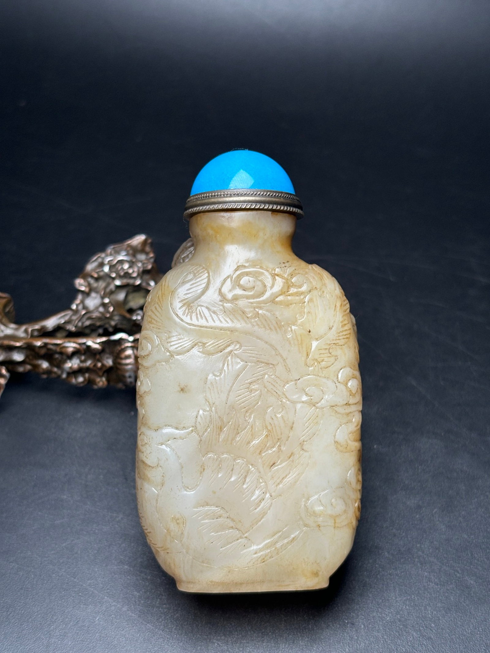 An Exquisite White Jade Dragon Pattern Snuff Bottle - 3