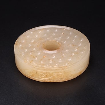 An Exquisite White Jade Pendant: An Exquisite White Jade Pendant,Qing Dynasty,China,Size:2.2inx2.2inx0.5in,Weight:76.6g 白玉挂件,中国清代