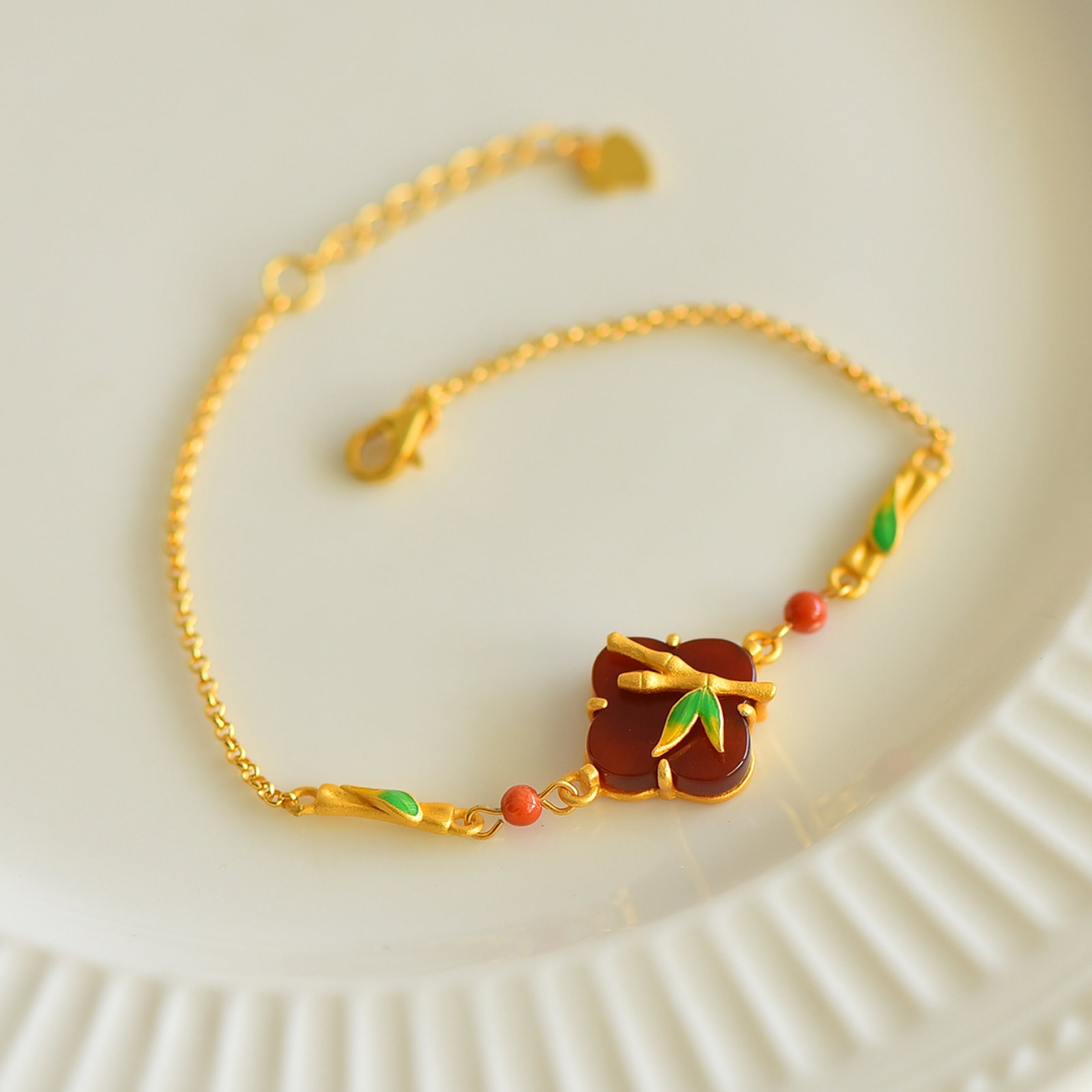 An Exquisite Sterling Silver-Gold Plated Inlaid Agate Enamel Bracelets: An Exquisite Sterling Silver-Gold Plated Inlaid Agate Enamel Bracelets,Size:0.6inx0.6in 纯银镀金镶玛瑙珐琅手链