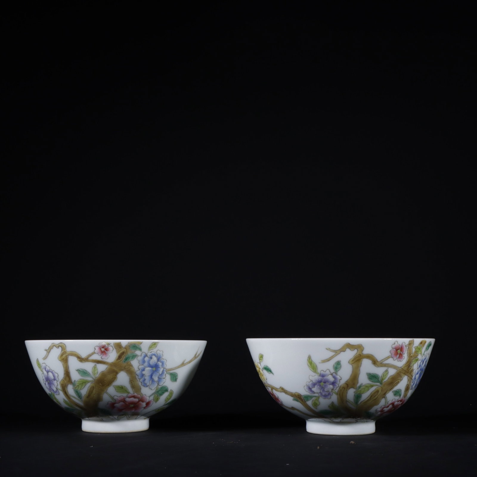 A Pair of Exquisite Famille-Rose Flower Pattern Bowl: A Pair of Exquisite Famille-Rose Flower Pattern Bowls,Qing Dynasty,China,Yongzheng Six-character Mark,Size:2.6inx5.3in