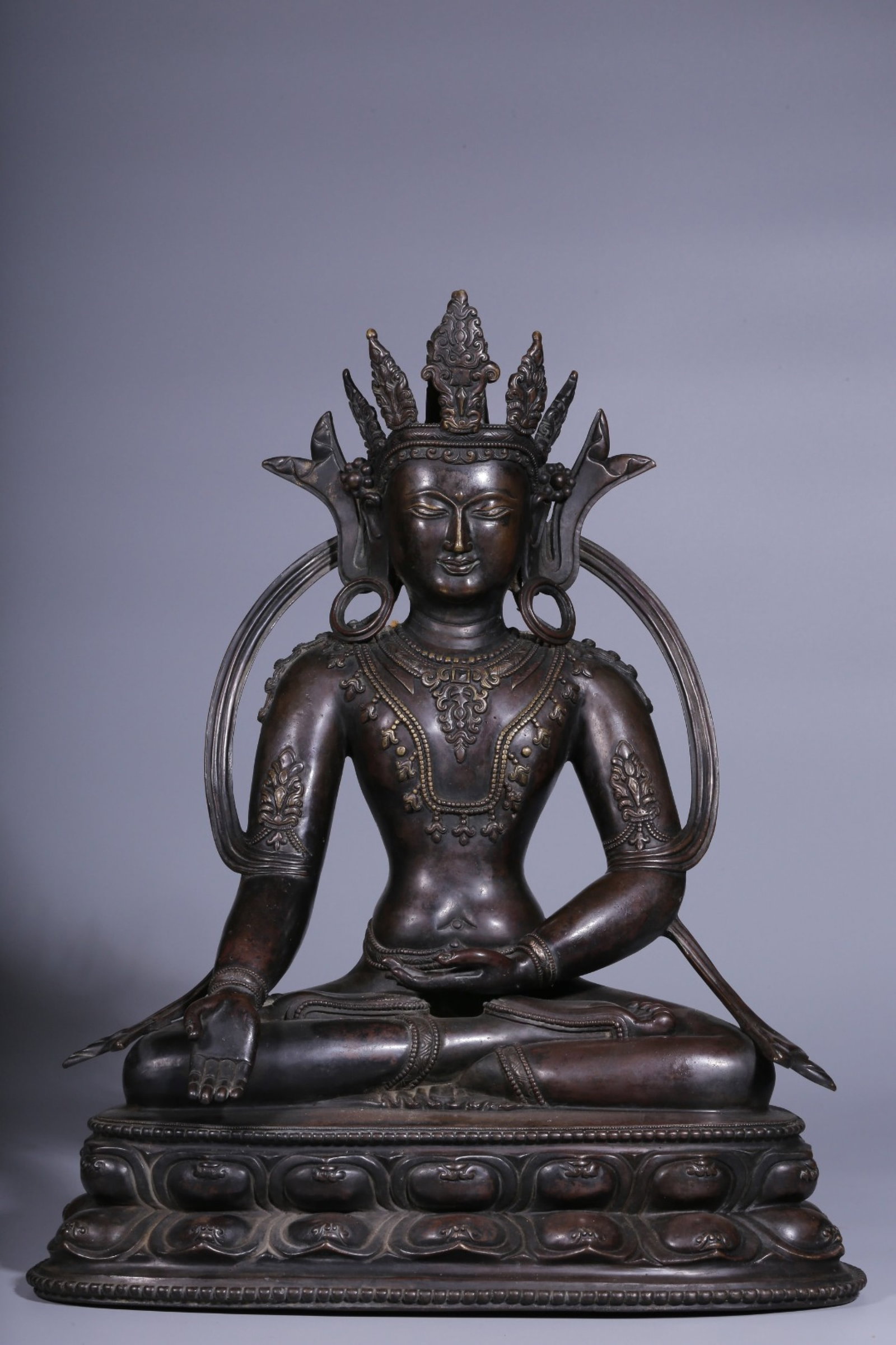A Rare Bronze Statue of Sakyamuni: A Rare Bronze Statue of Sakyamuni,Qing Dynasty, China,Size:15.7inx12.6inx7.5in,Weight:6250g 铜如来像,中国清代