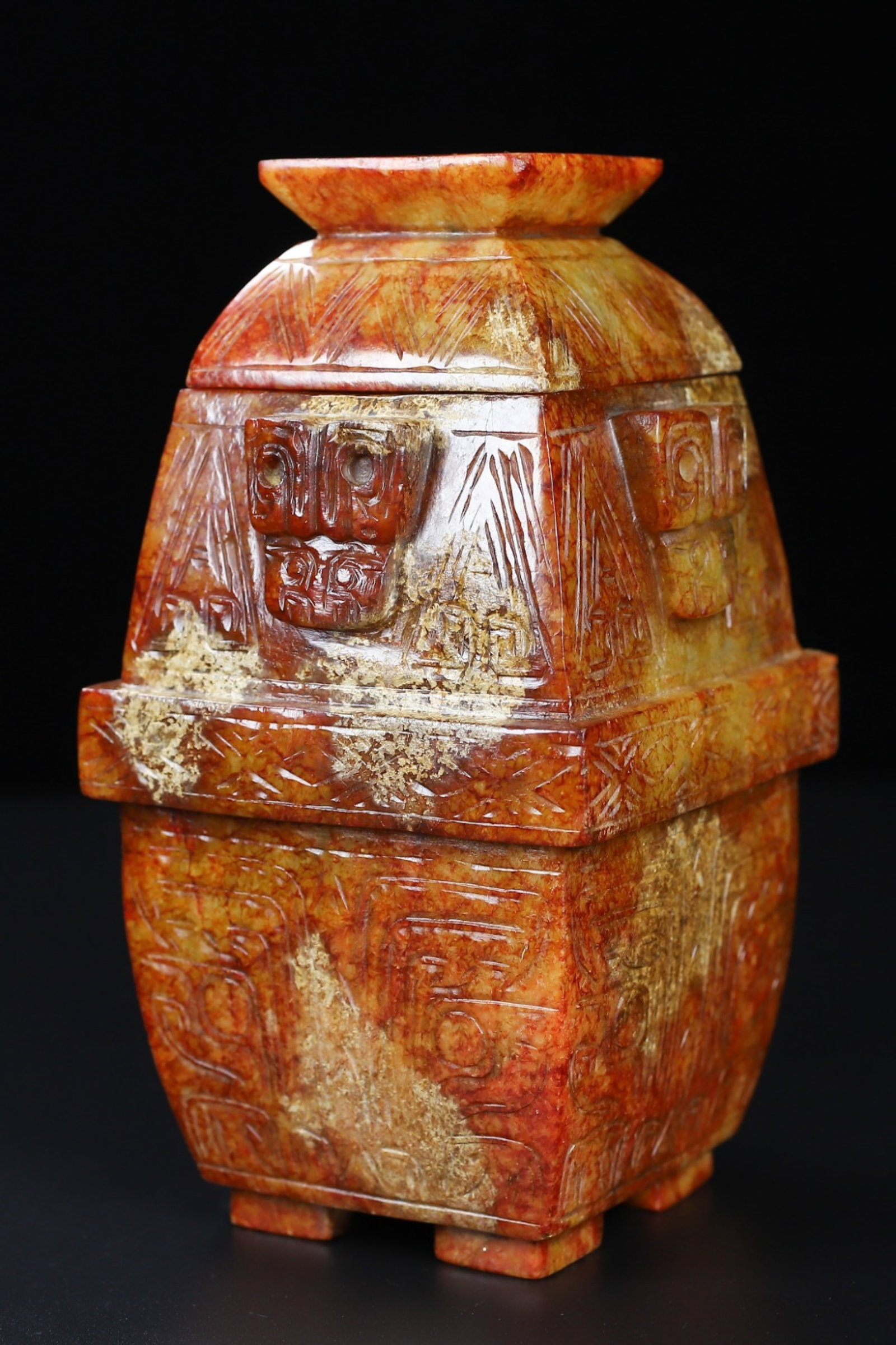 An Exquisite Archaic Jade Beast-Face Pattern Vase - 3