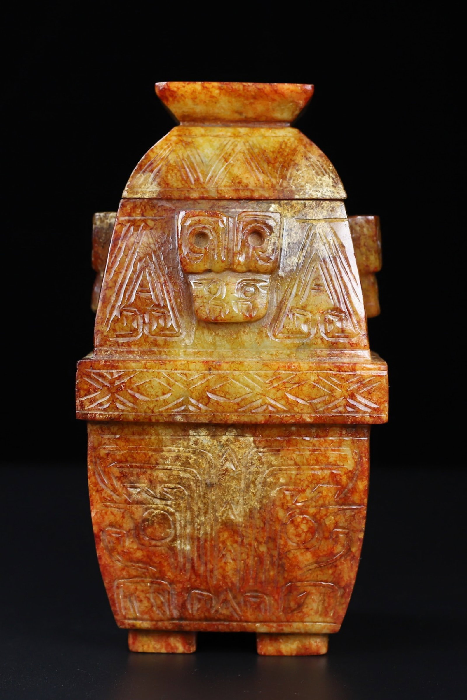 An Exquisite Archaic Jade Beast-Face Pattern Vase - 4