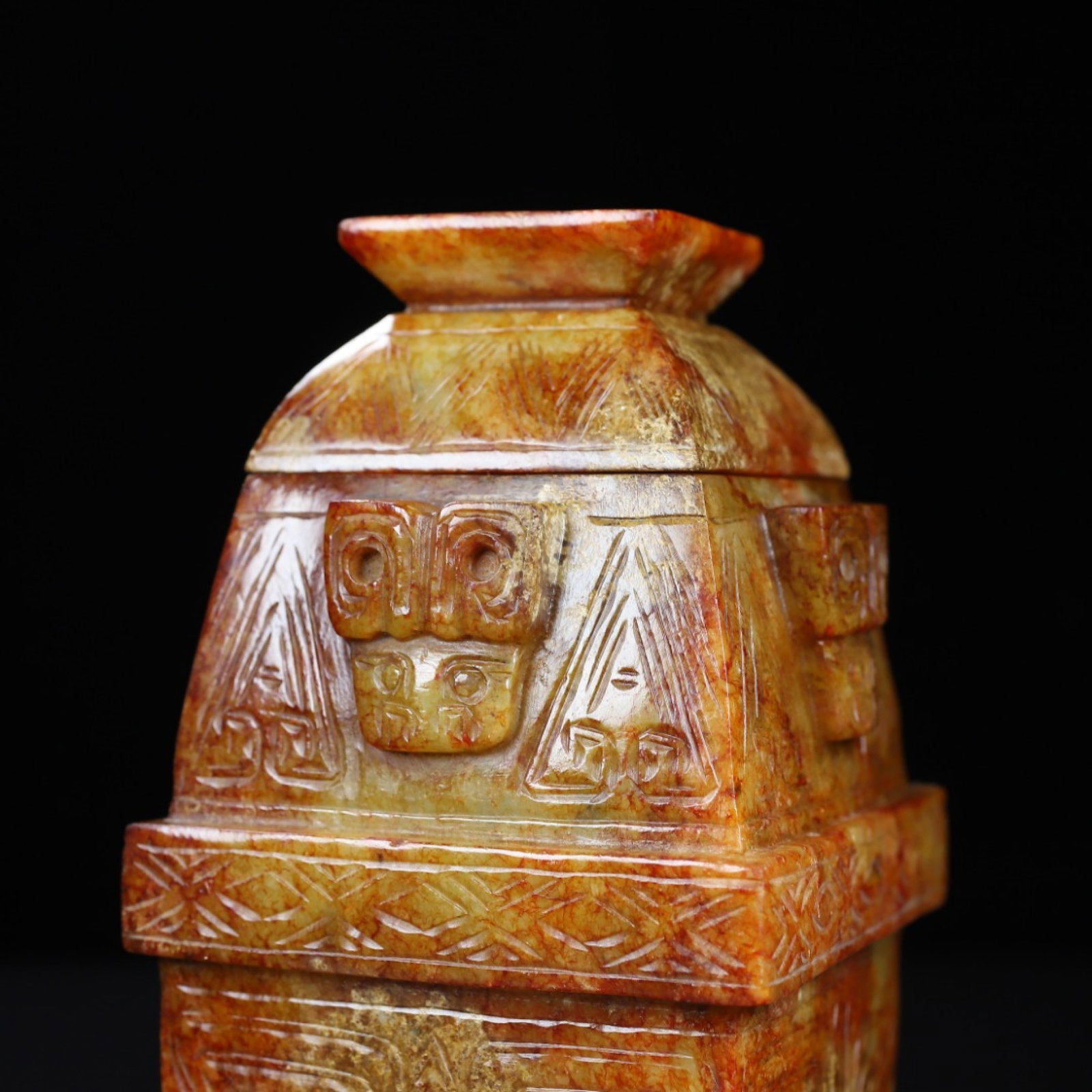 An Exquisite Archaic Jade Beast-Face Pattern Vase - 5