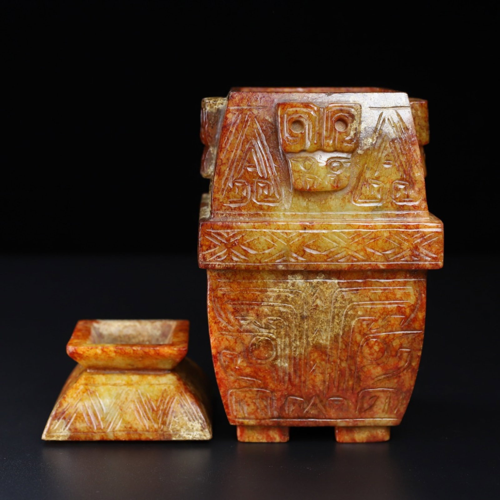 An Exquisite Archaic Jade Beast-Face Pattern Vase - 7