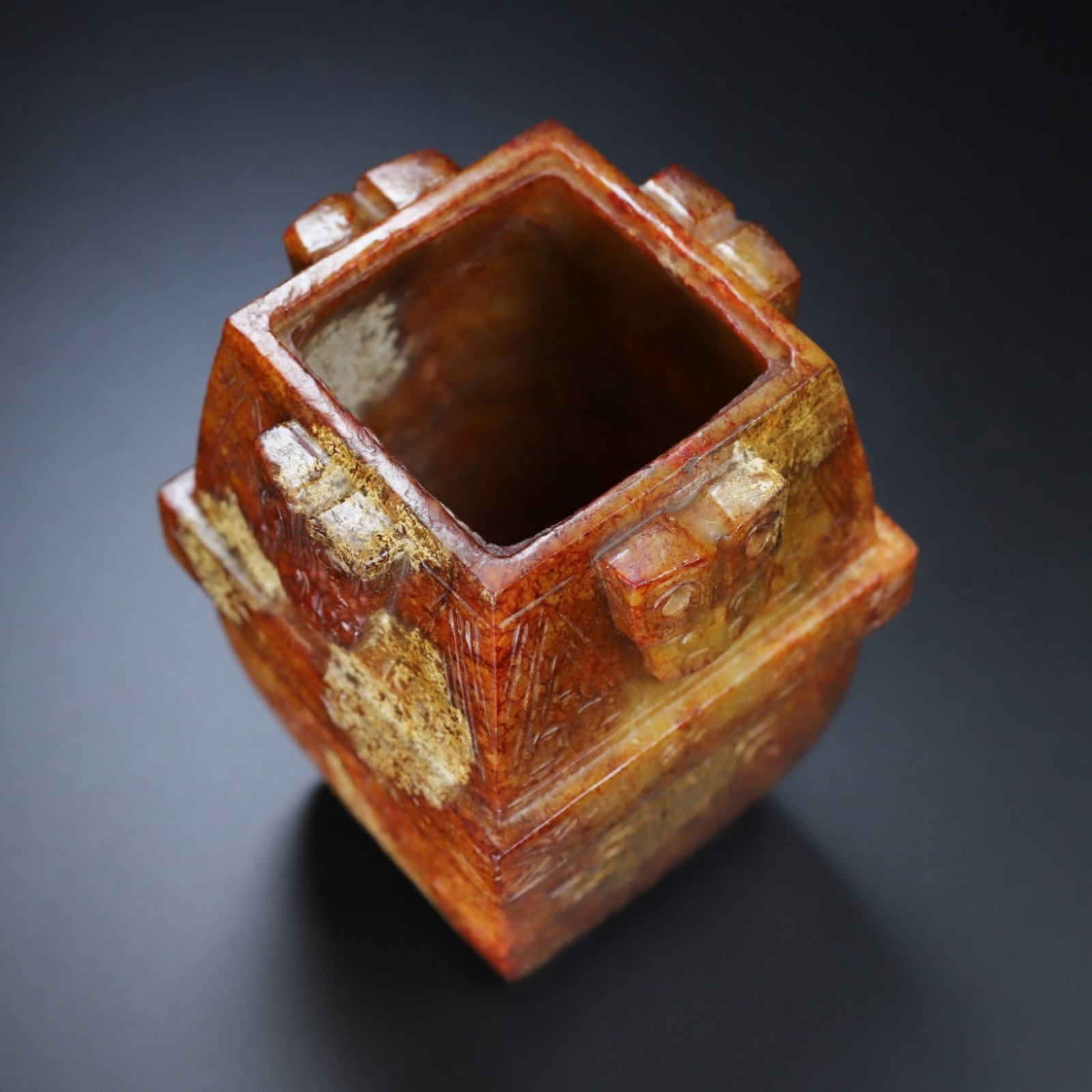 An Exquisite Archaic Jade Beast-Face Pattern Vase - 8