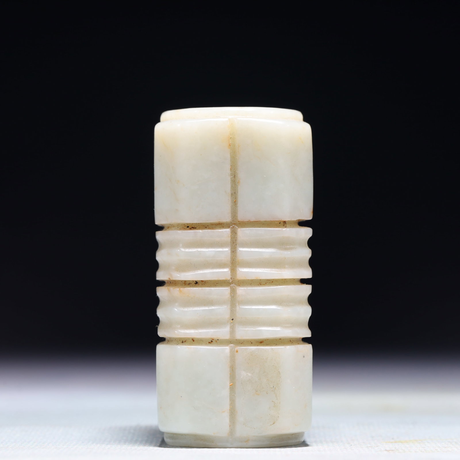 An Exquisite White Jade Ornament: An Exquisite White Jade Ornament,Qing Dynasty,China,Size:1.2inx2.6in,Weight:155.5g 白玉摆件,中国清代