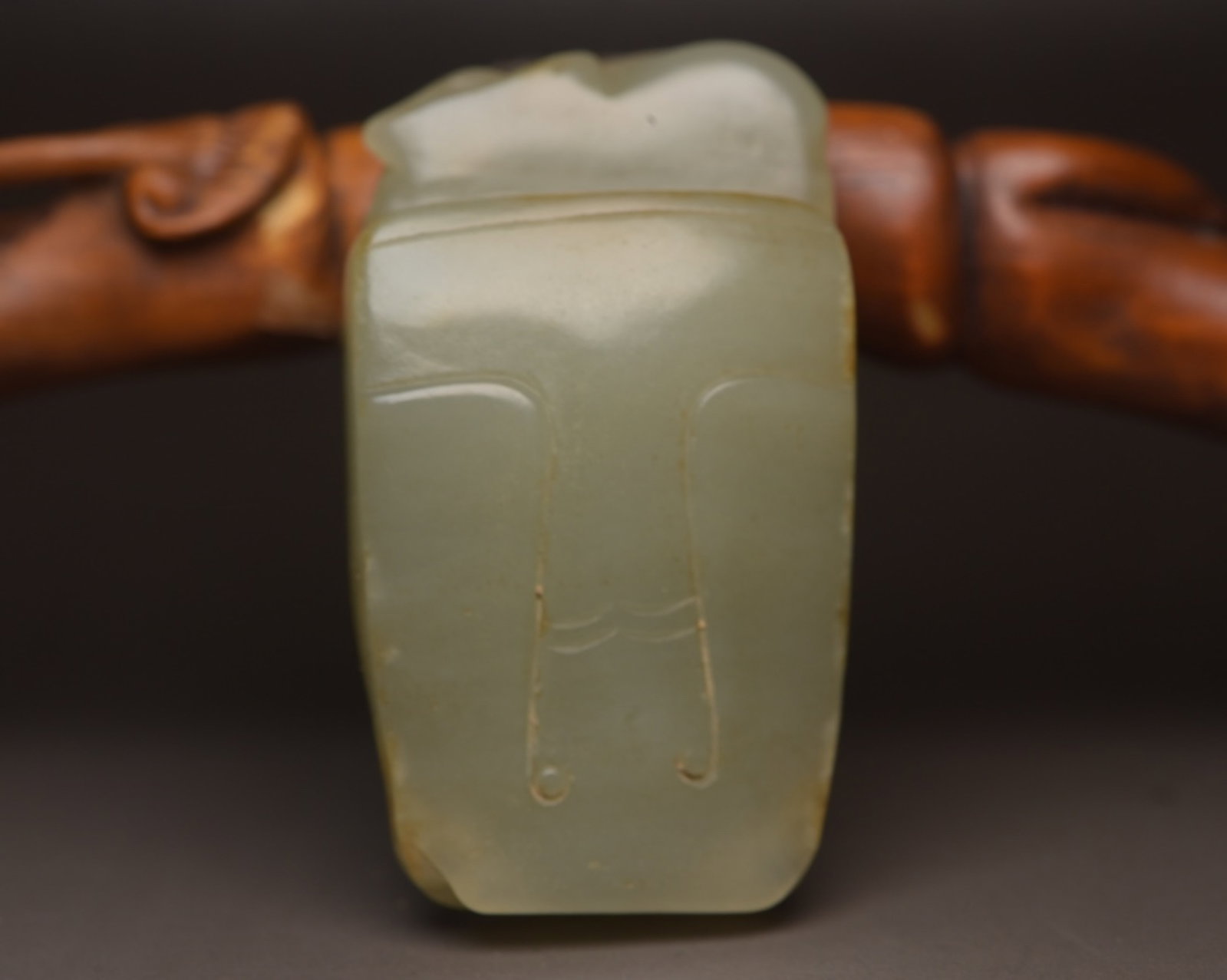 An Exquisite White Jade Beast-Face Pattern Pendant - 2