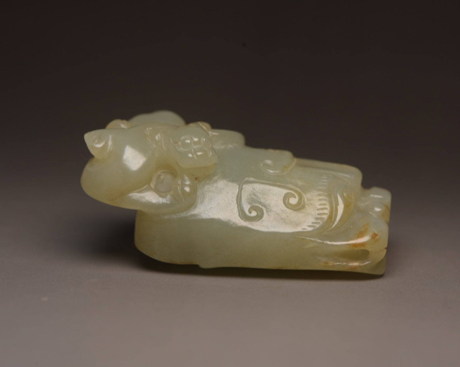 An Exquisite White Jade Beast-Face Pattern Pendant - 3