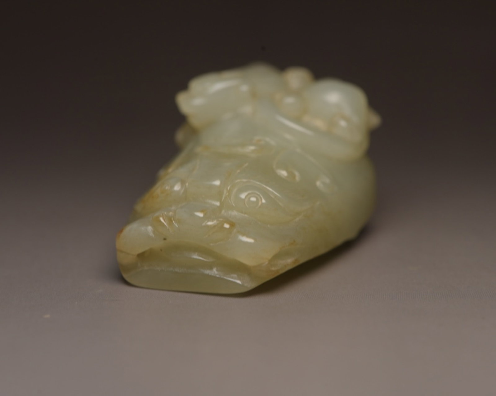 An Exquisite White Jade Beast-Face Pattern Pendant - 5