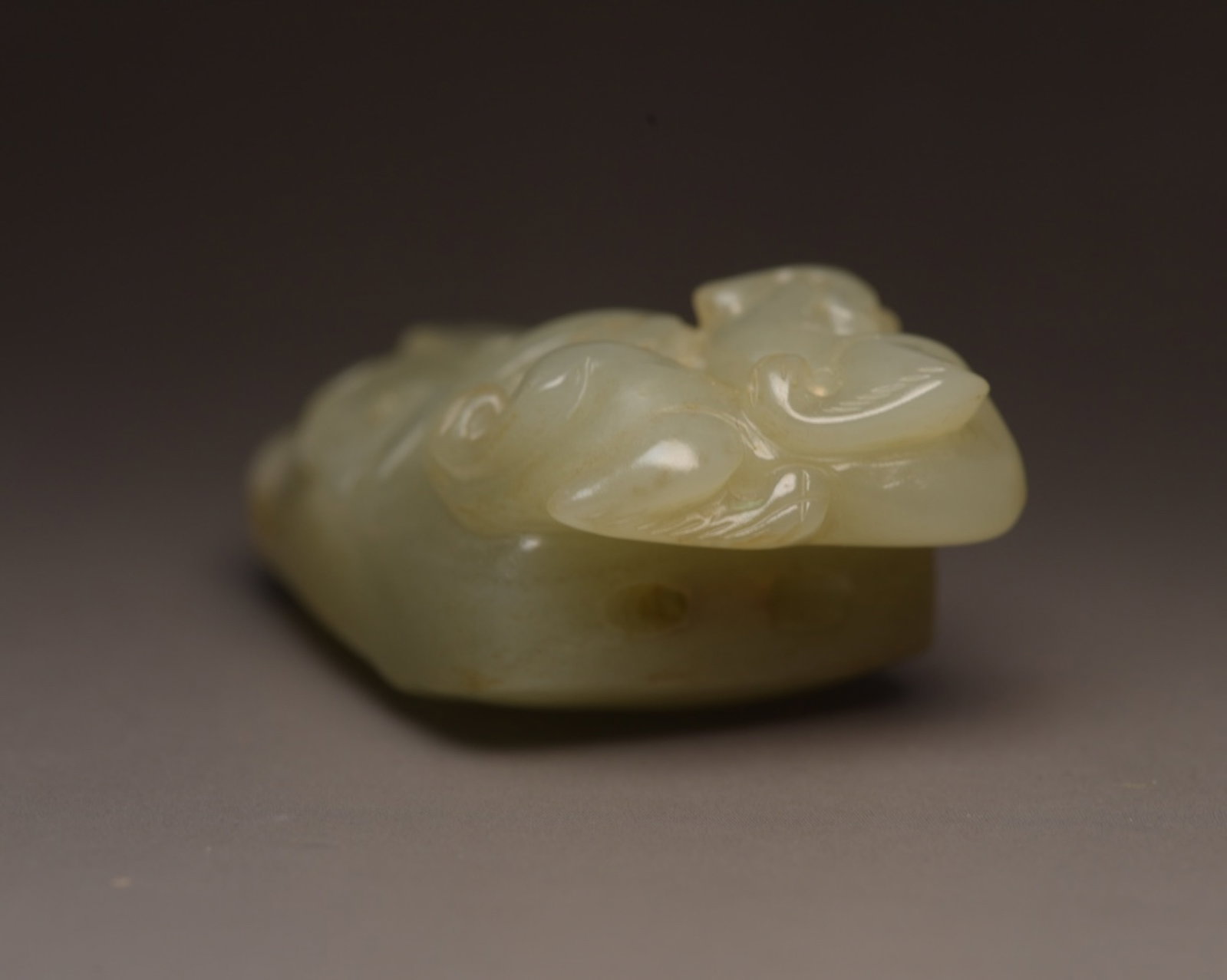 An Exquisite White Jade Beast-Face Pattern Pendant - 6