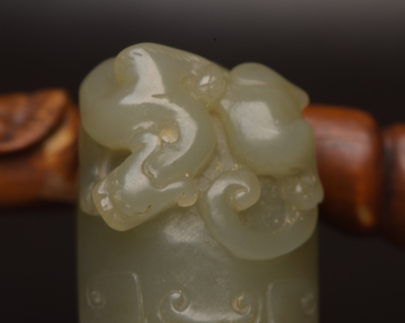 An Exquisite White Jade Beast-Face Pattern Pendant - 7