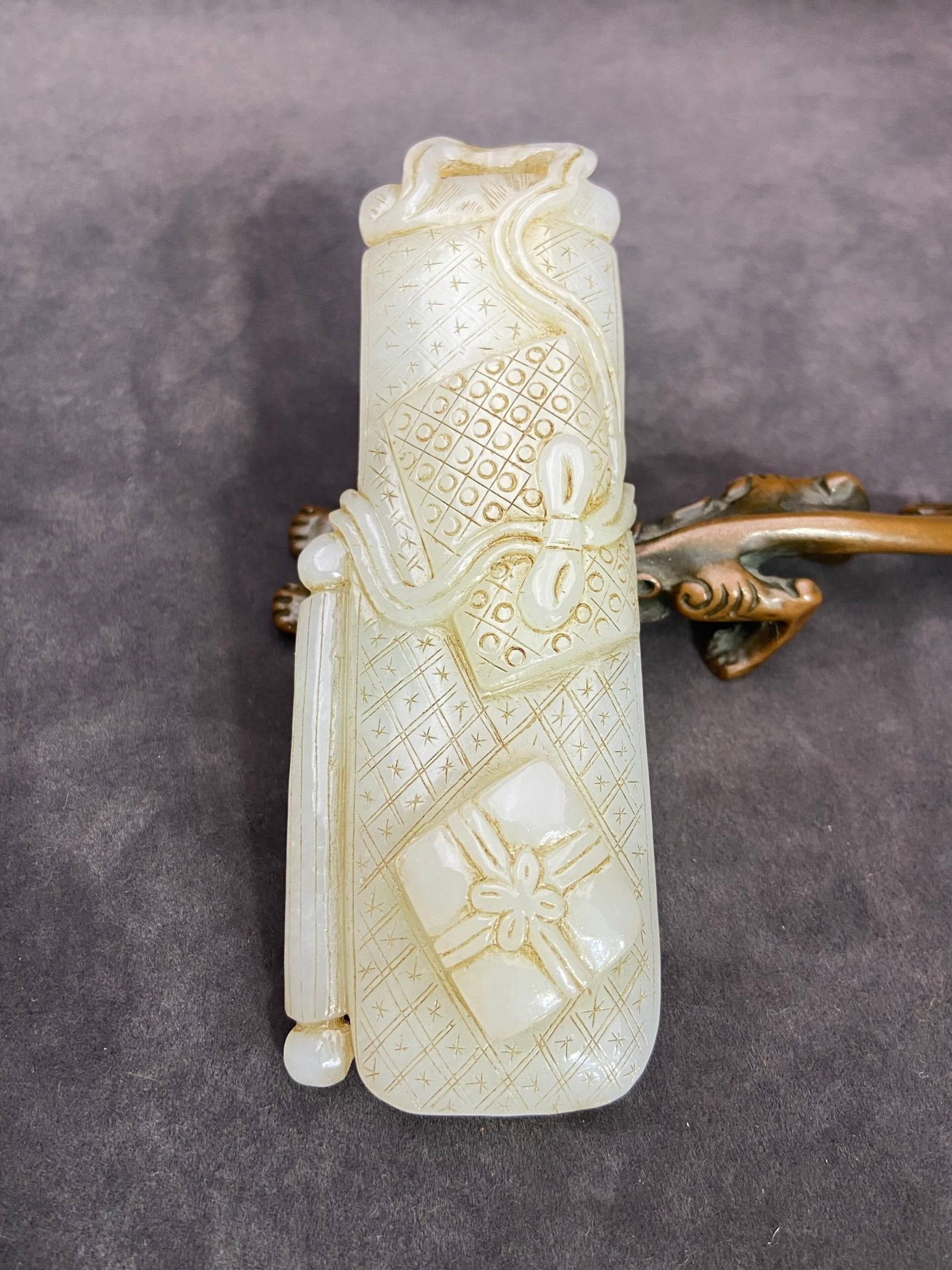 An Exquisite White Jade Hand Piece: An Exquisite White Jade Hand Piece,Qing Dynasty,China,Size:4.8inx1.7inx0.7in,Weight:136g 白玉手把件,中国清代