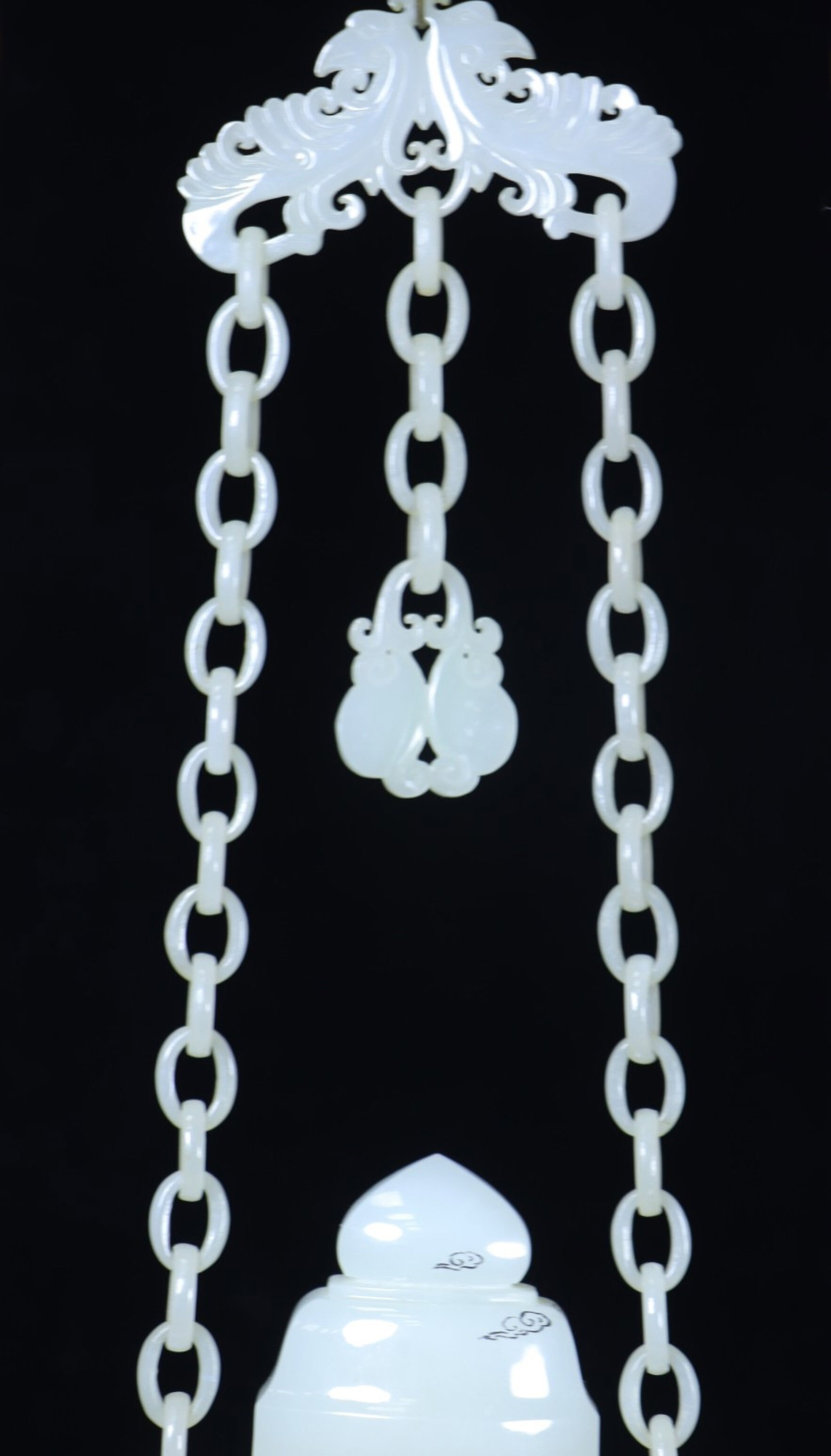 An Exquisite White Jade Figure Pattern Bottle - 7