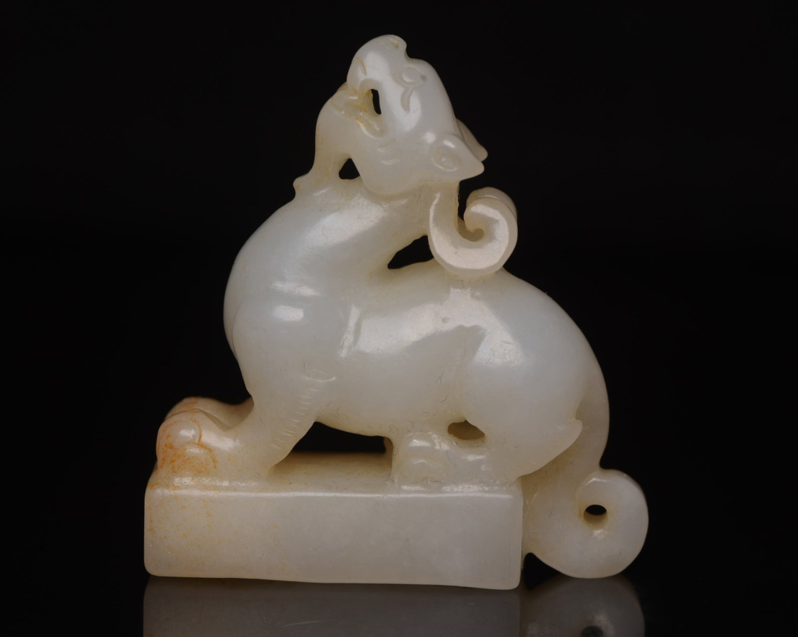 An Exquisite White Jade Beast Seal: An Exquisite White Jade Beast Seal,Qing Dynasty,China,Size:2.2inx2inx0.8in,Weight:68g 白玉兽印章,中国清代