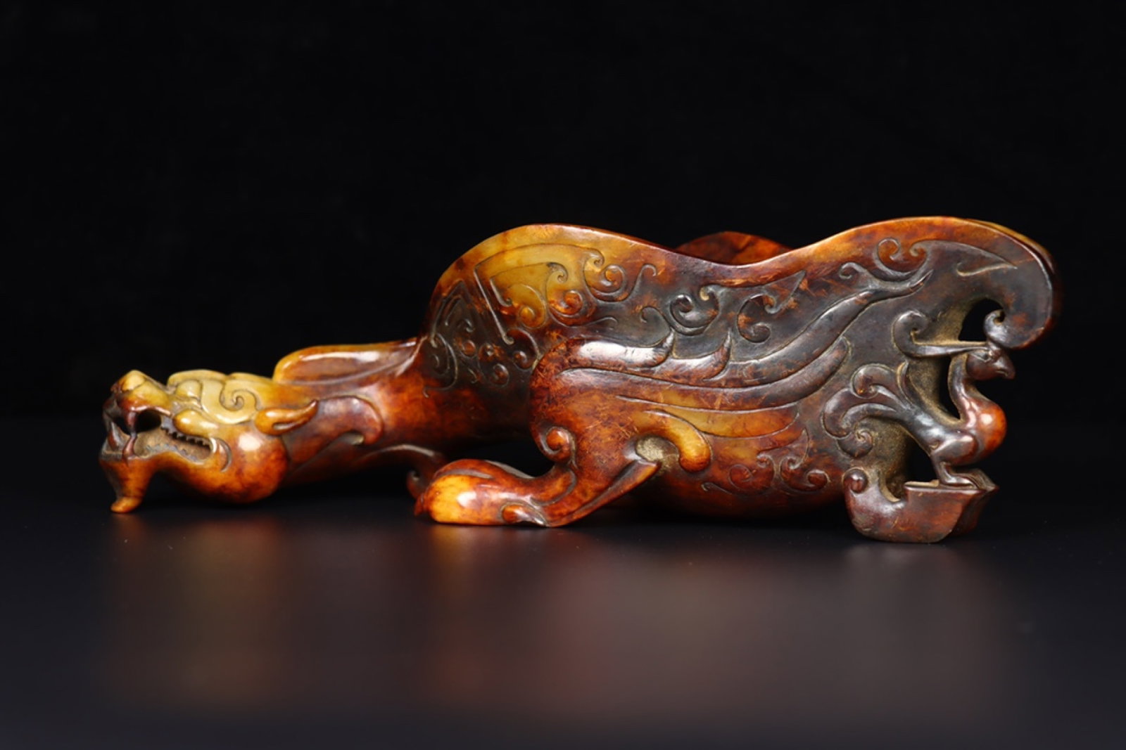 An Exquisite Yellow Jade Dragon-Shaped Washer: An Exquisite Yellow Jade Dragon-Shaped Washer,Qing Dynasty, China,Size:10.2inx3.5inx3.1in,Weight:1114g 黄玉龙形洗,中国清代