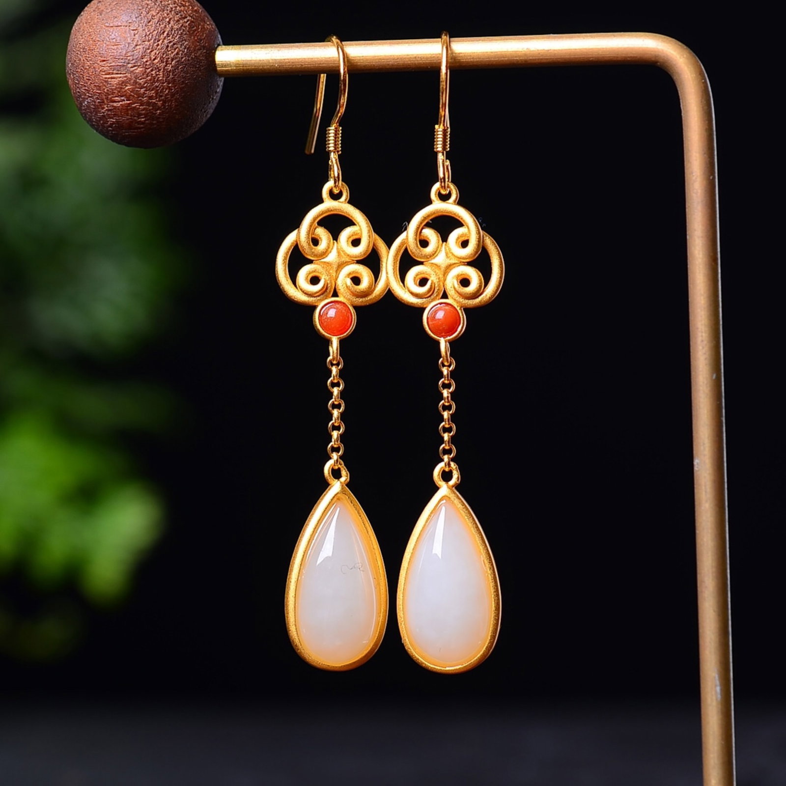 A Pair of Exquisite Sterling Silver-Gold Plated Inlaid White Jade Earrings: A Pair of Exquisite Sterling Silver-Gold Plated Inlaid White Jade Earrings,Size:0.3inx0.6in 一对纯银镀金镶白玉耳环