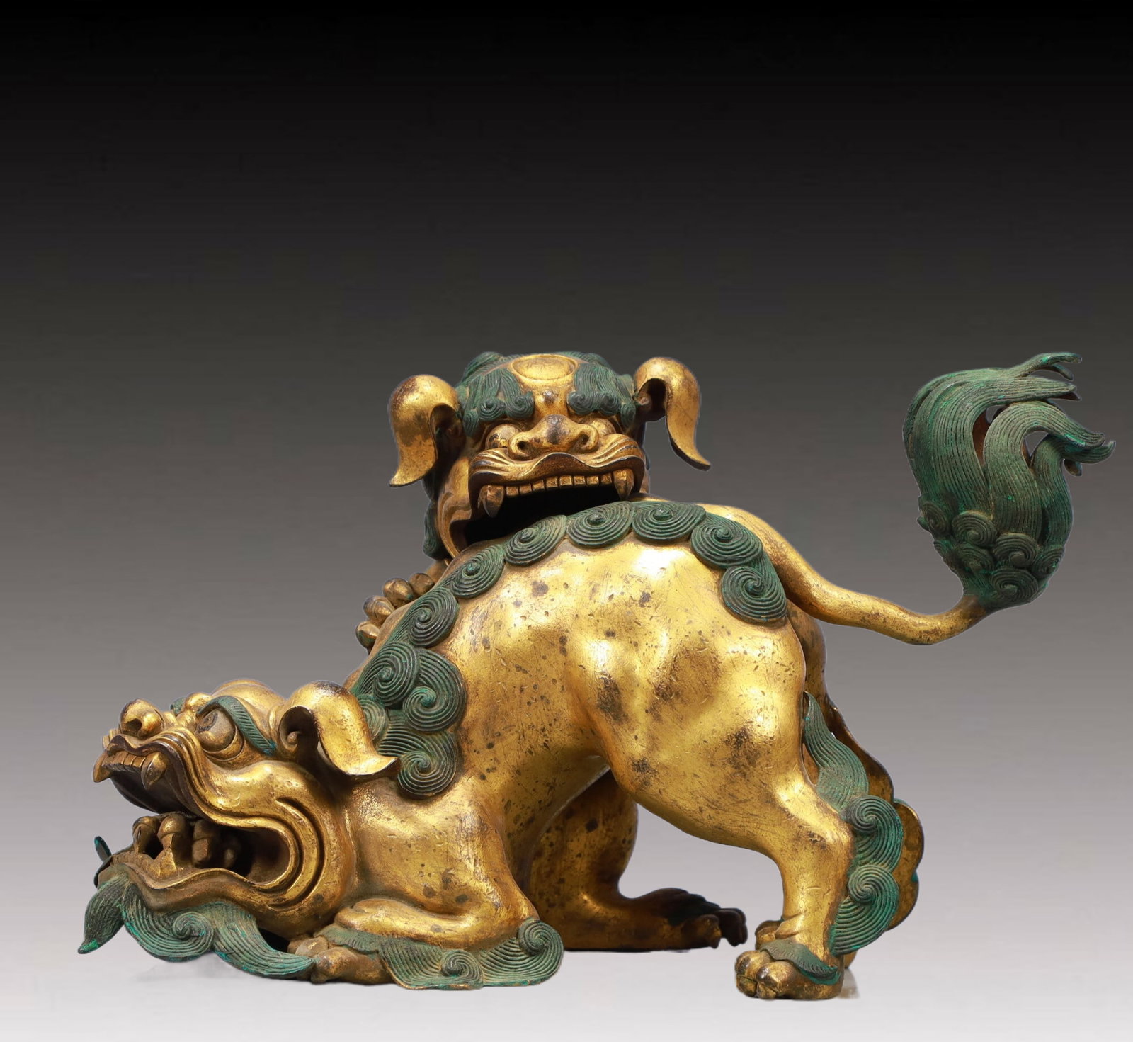 An Exquisite Gilt Bronze Lion Ornament: An Ecmxquisite Gilt Bronze Lion Ornament,Ming Dynasty, China,Size:13.8inx7.1inx8.5inWeight:6950g 铜鎏金狮子摆件,中国明代