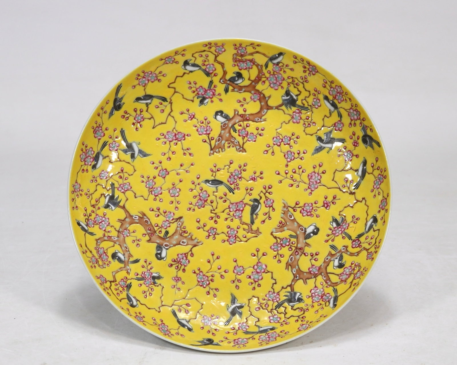 An Exquisite Yellow Ground Famille-Rose Flower and Bird Pattern Plate (1 of 8)