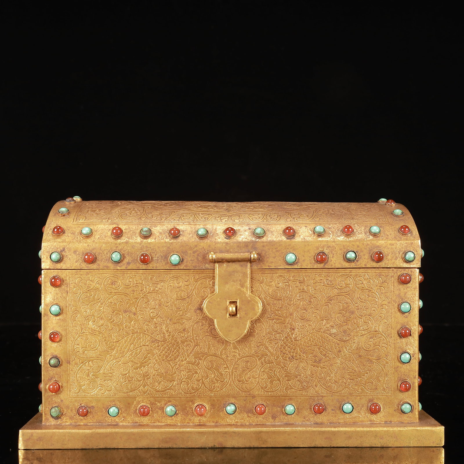 An Exquisite Gilt Bronze Auspicious Beast Pattern Box,Inlaid Gems: An Exquisite Gilt Bronze Auspicious Beast Pattern Box,Inlaid Gems,Qing Dynasty, China,Size:9.4inx5.1inx5.5in,Weight:1400g 铜鎏金瑞兽纹箱子,嵌ê