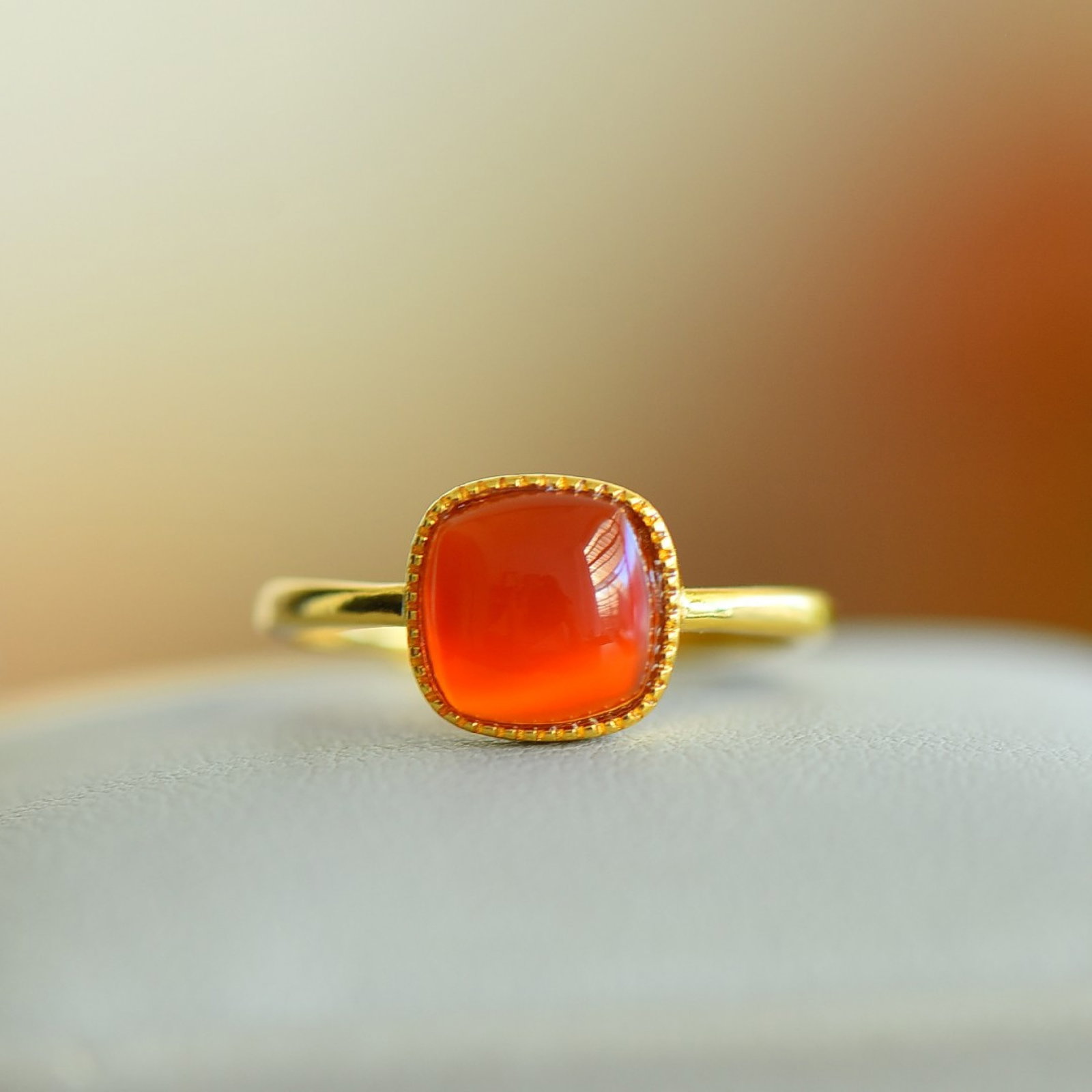 An Exquisite Sterling Silver-Gold Plated Inlaid Agate Ring: An Exquisite Sterling Silver-Gold Plated Inlaid Agate Ring,Size:0.3inx0.3in 纯银镀金镶玛瑙戒指