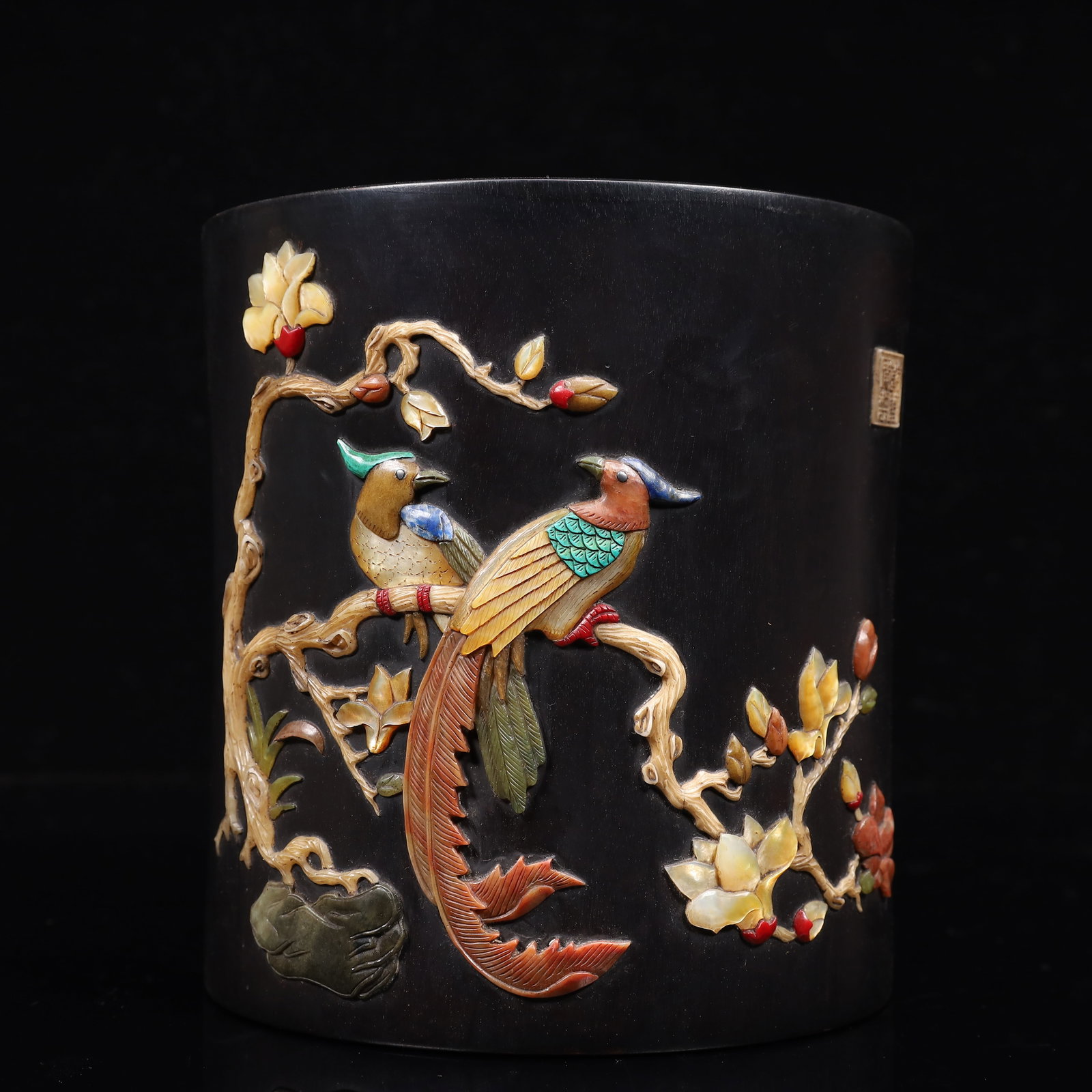 An Exquisite Zitanwood Inlaid Gems Flower and Bird Pattern Brush Pot: An Exquisite Zitanwood Inlaid Gems Flower and Bird Pattern Brush Pot,Qing Dynasty, China,Qianlong Four-character Mark,Size:6.7inx7.1in,Weight:1850g 紫檀木嵌百宝!