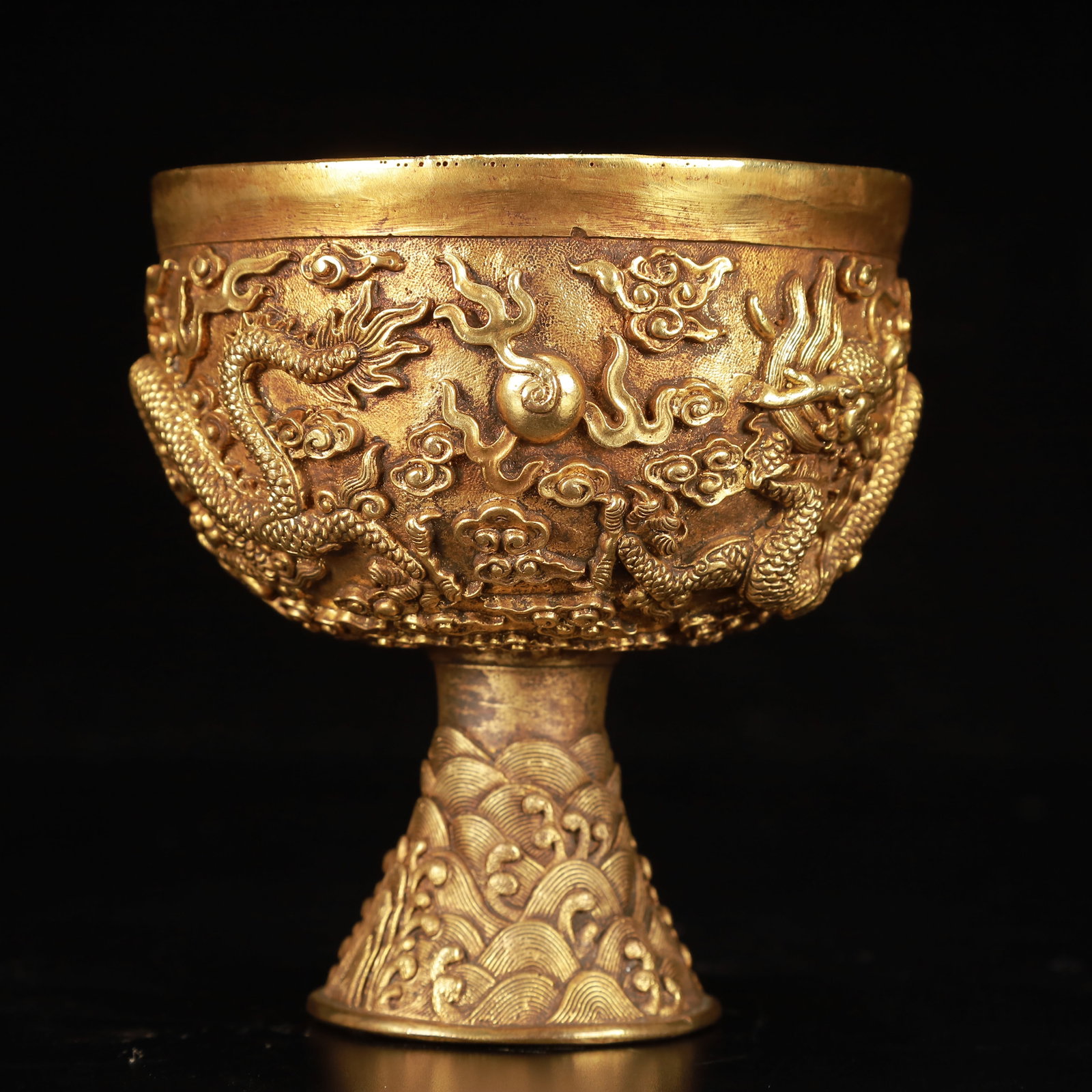 An Exquisite Gilt Bronze Auspicious Cloud and Dragon Pattern Stem Cup - 4