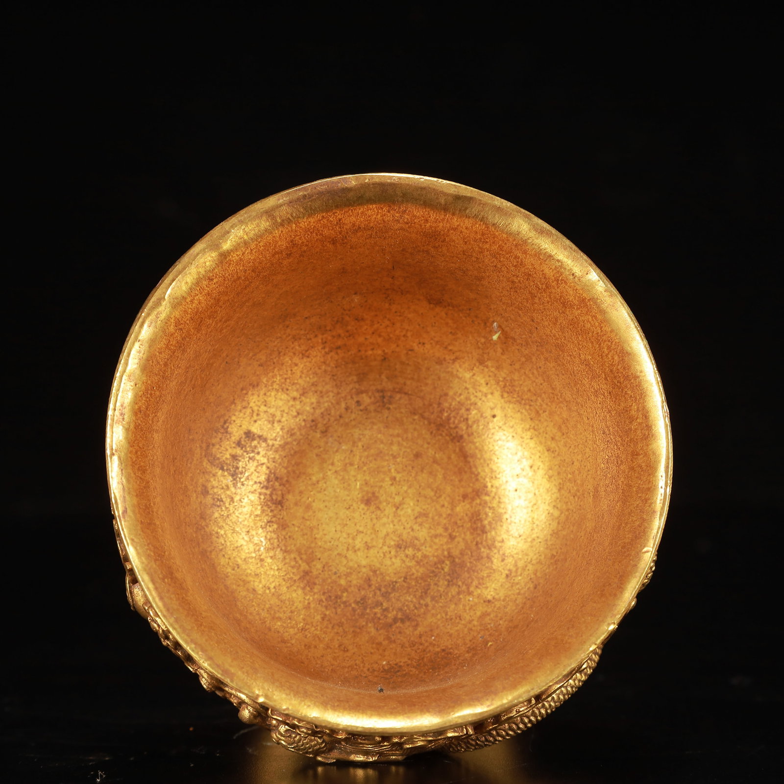 An Exquisite Gilt Bronze Auspicious Cloud and Dragon Pattern Stem Cup - 7
