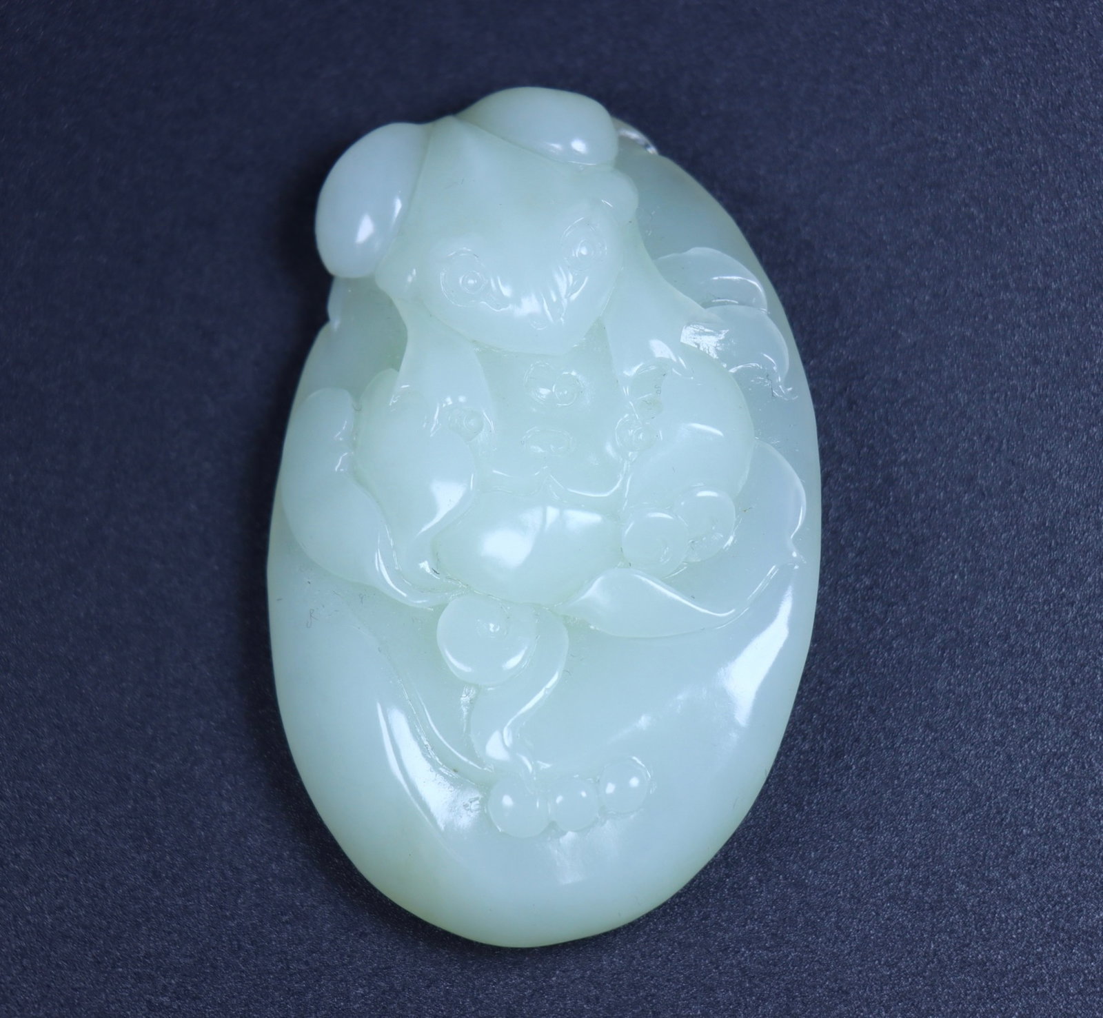An Exquisite White Jade Beast Pattern Pendant - 2