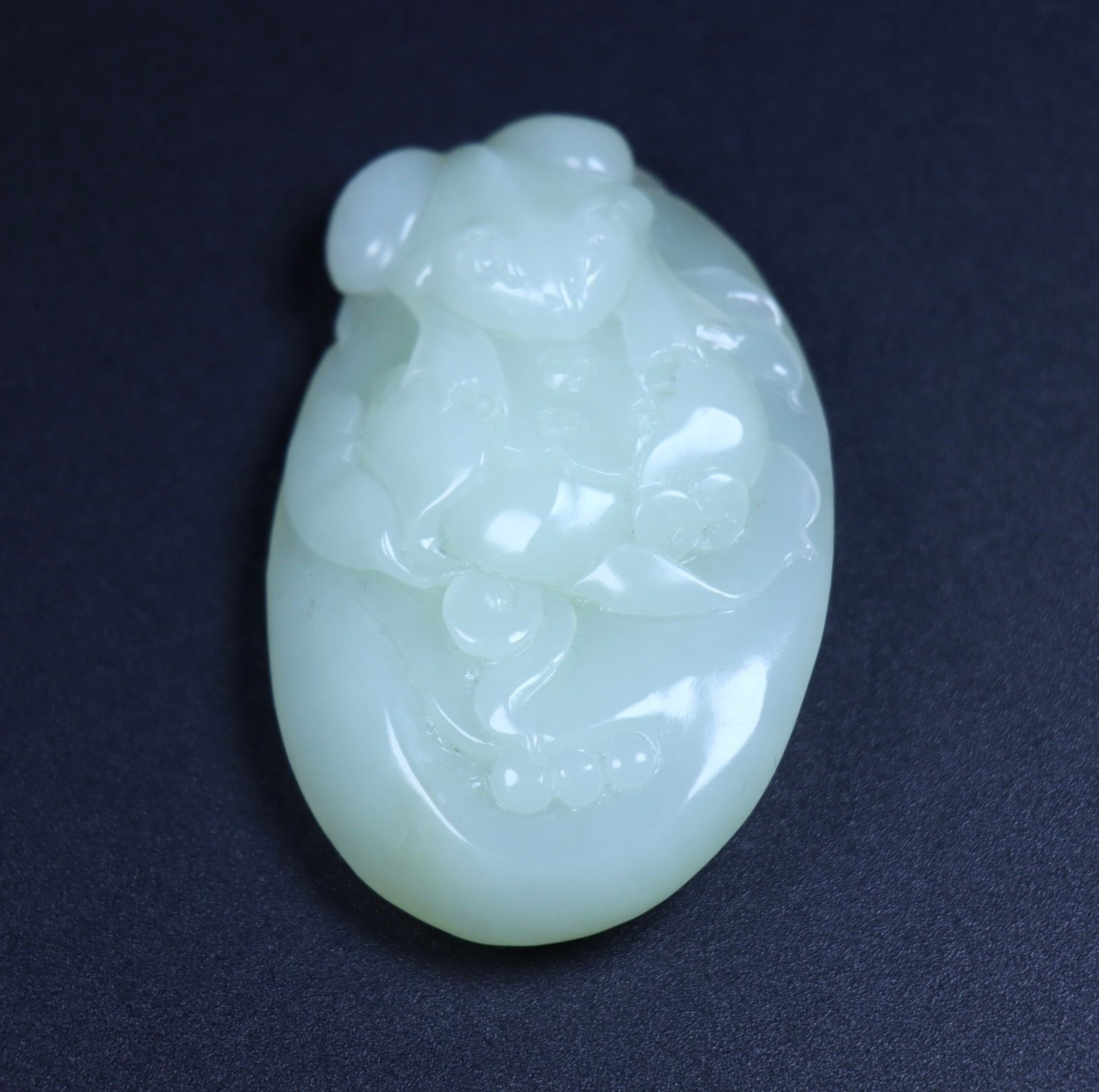An Exquisite White Jade Beast Pattern Pendant - 3