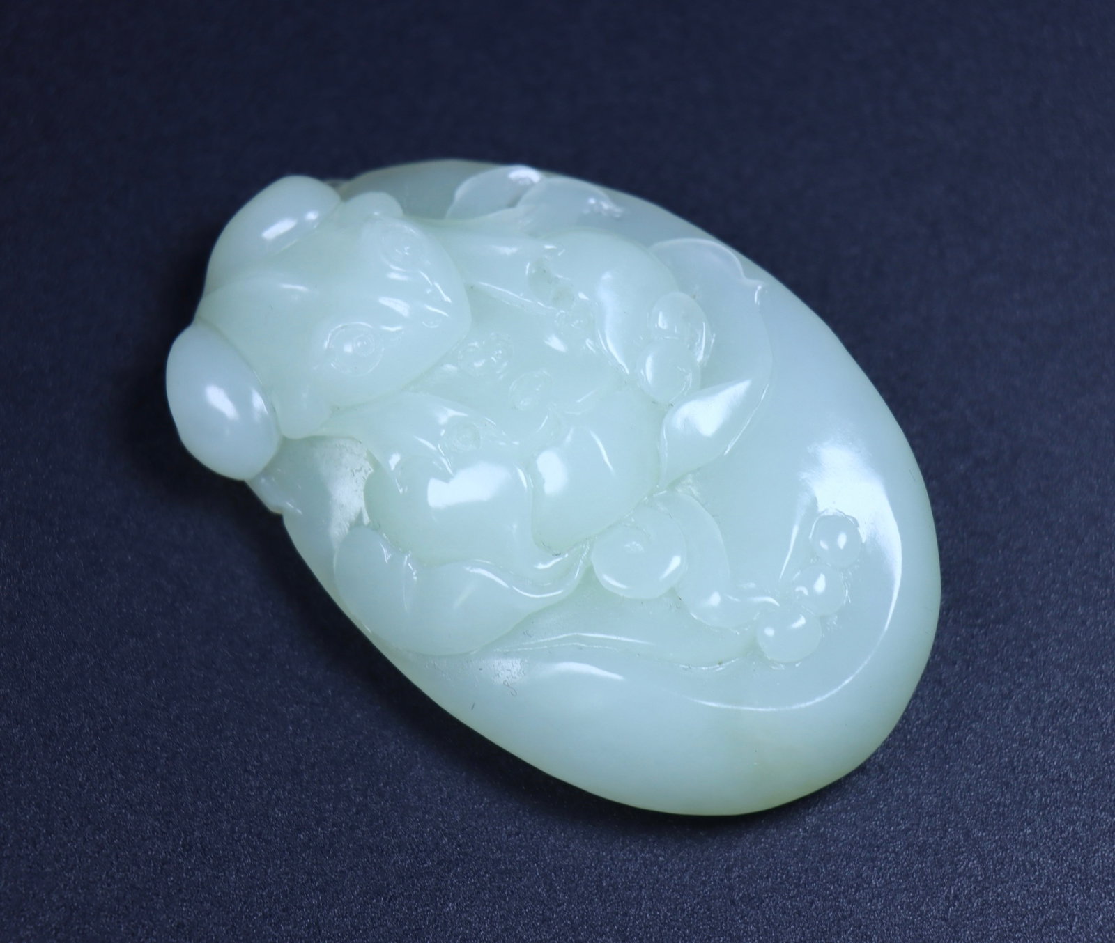 An Exquisite White Jade Beast Pattern Pendant - 4