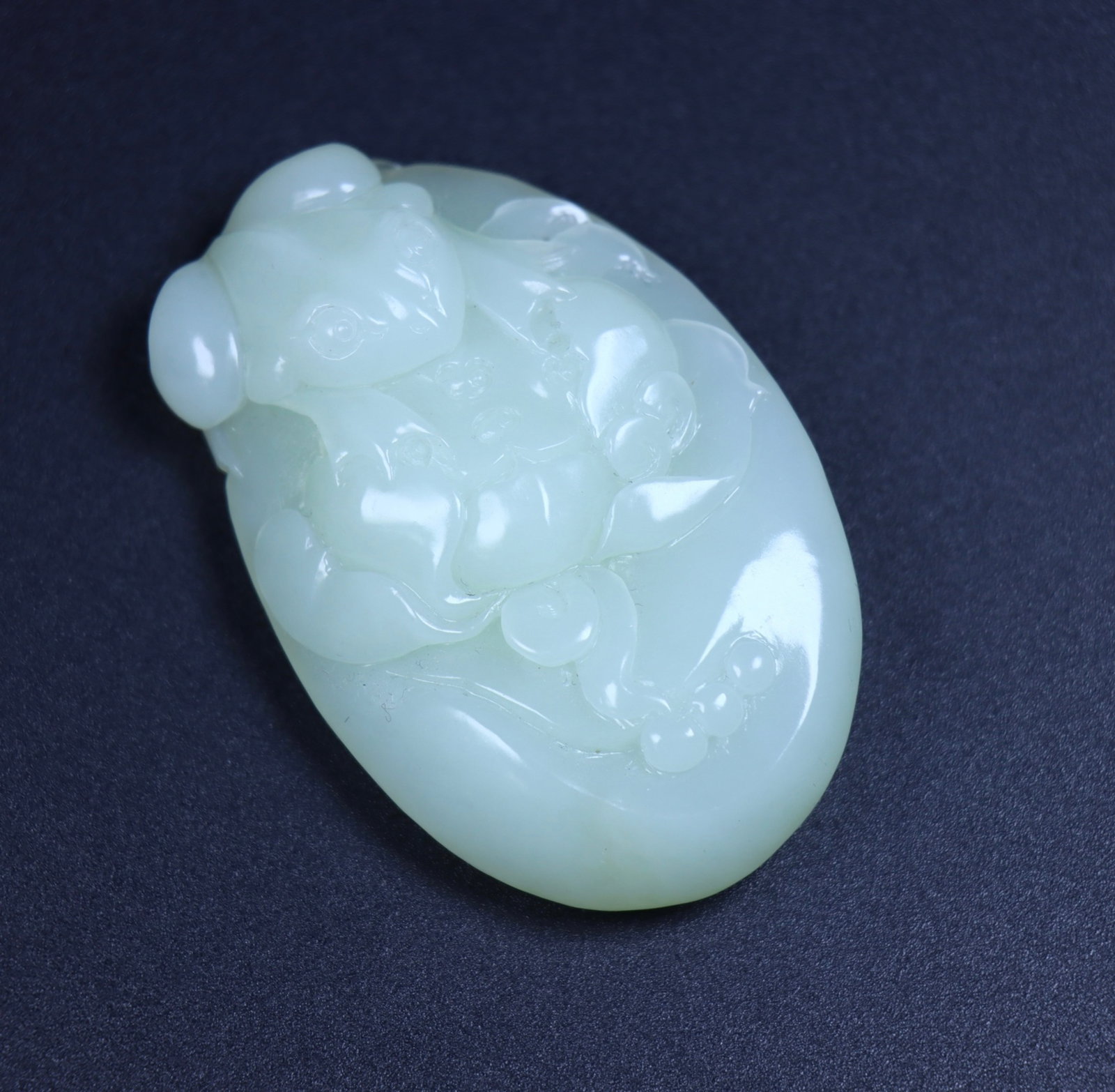 An Exquisite White Jade Beast Pattern Pendant - 6