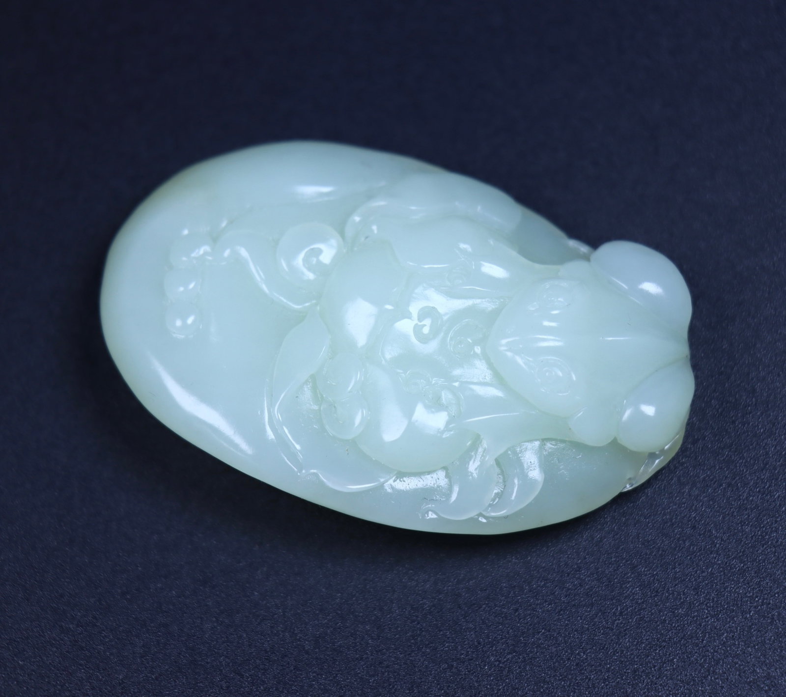 An Exquisite White Jade Beast Pattern Pendant - 8