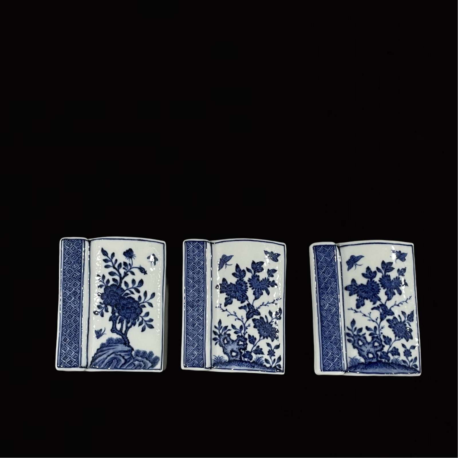 A Set of Exquisite Blue and White Flower and Butterfly Pattern Brush Holders: A Set of Exquisite Blue and White Flower and Butterfly Pattern Brush Holders,Qing Dynasty,China,Qianlong Six-character Mark,Size:0.6inx4.1inx3.2in