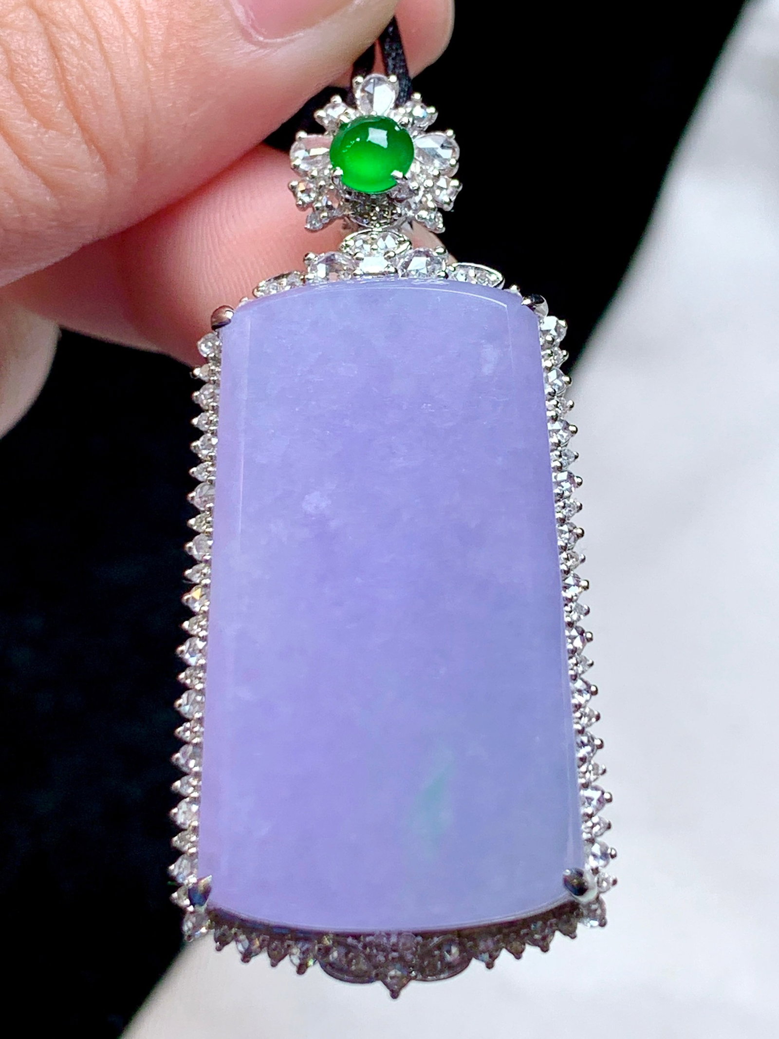 An Exquisite 18k Gold Diamond Inlaid Jadeite Pendant: An Exquisite 18k Gold Diamond Inlaid Jadeite Pendant,Size(Loose Stone):1.3inx0.8inx0.2in 18k金钻镶嵌翡翠吊坠