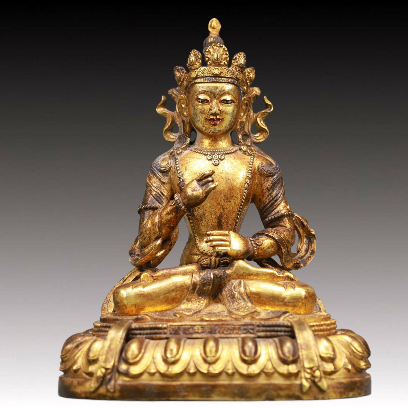 A Solemn Gilt Bronze King Vajra Bodhisattva statue: A Solemn Gilt Bronze King Vajra Bodhisattva statue,Qing Dynasty, China,Qianlong Mark,Size:4.1inx3.3inx5.1in Weight:1050g 铜鎏金金刚王菩萨像,ߑ