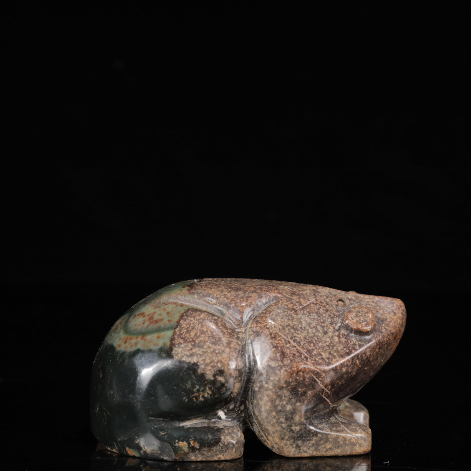 An Exquisite Jasper Frog Ornament: An Exquisite Jasper Frog Ornament,Qing Dynasty,China,Size:3.5inx2.4inx2in,Weight:463g 碧玉蟾蜍摆件,中国清代